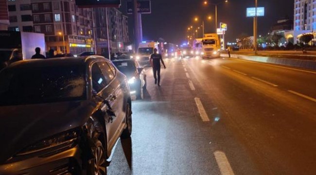 Yolun karşısına geçmeye çalışan 2 kadına otomobil çarptı: 1 ölü, 1 ağır yaralı