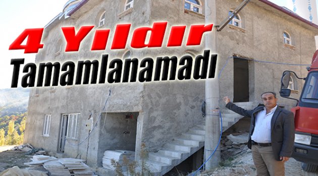 4 yıldır Tamamlanamayan Cami İçin 'İsyan Bayrağı' Açtılar