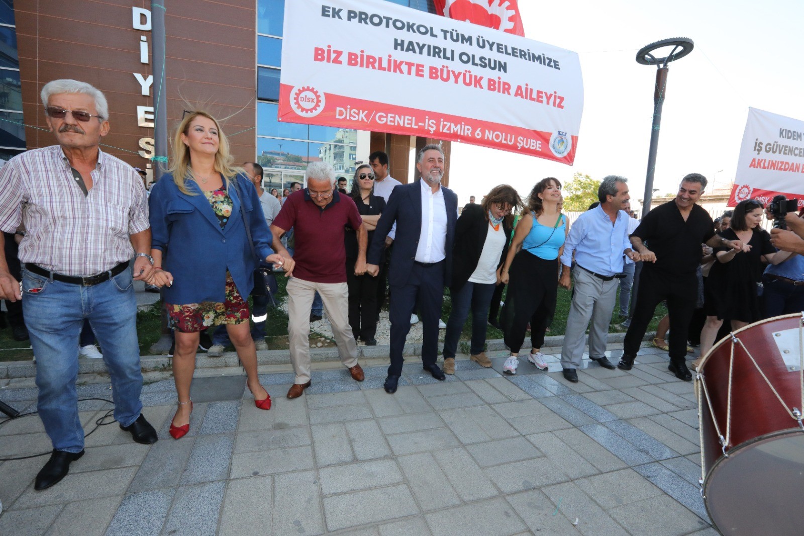 Bayraklı'da ek protokol kutlaması!