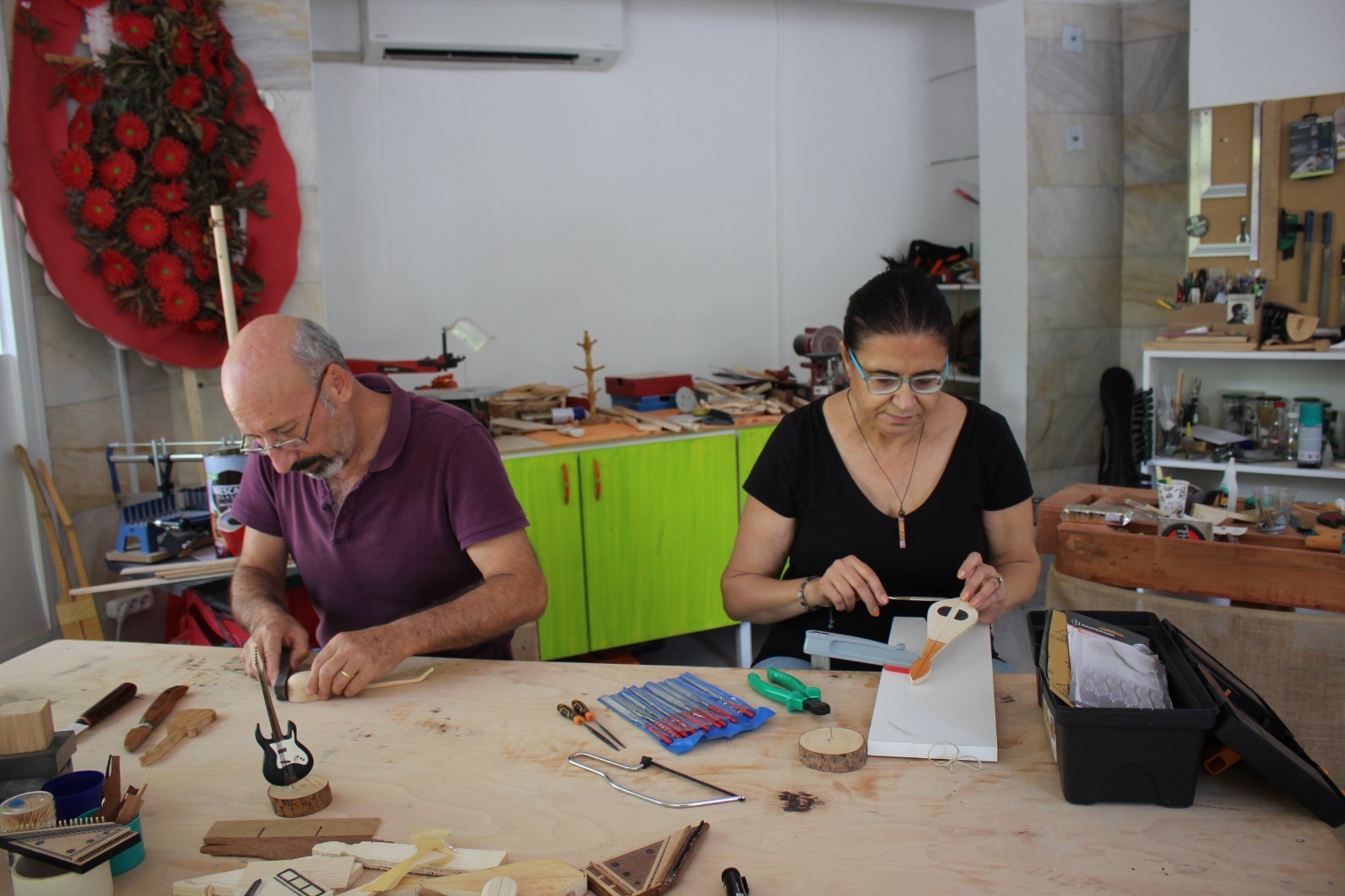 Karşıyaka’da atıklar minyatür müzik aletine dönüşüyor