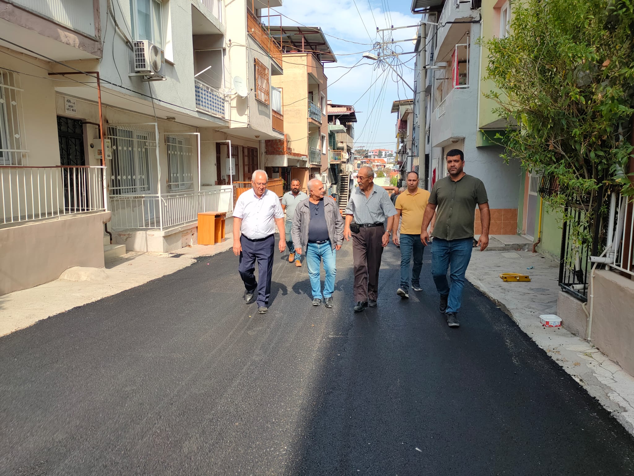 Karabağlar'da asfaltlamalar dur durak bilmiyor