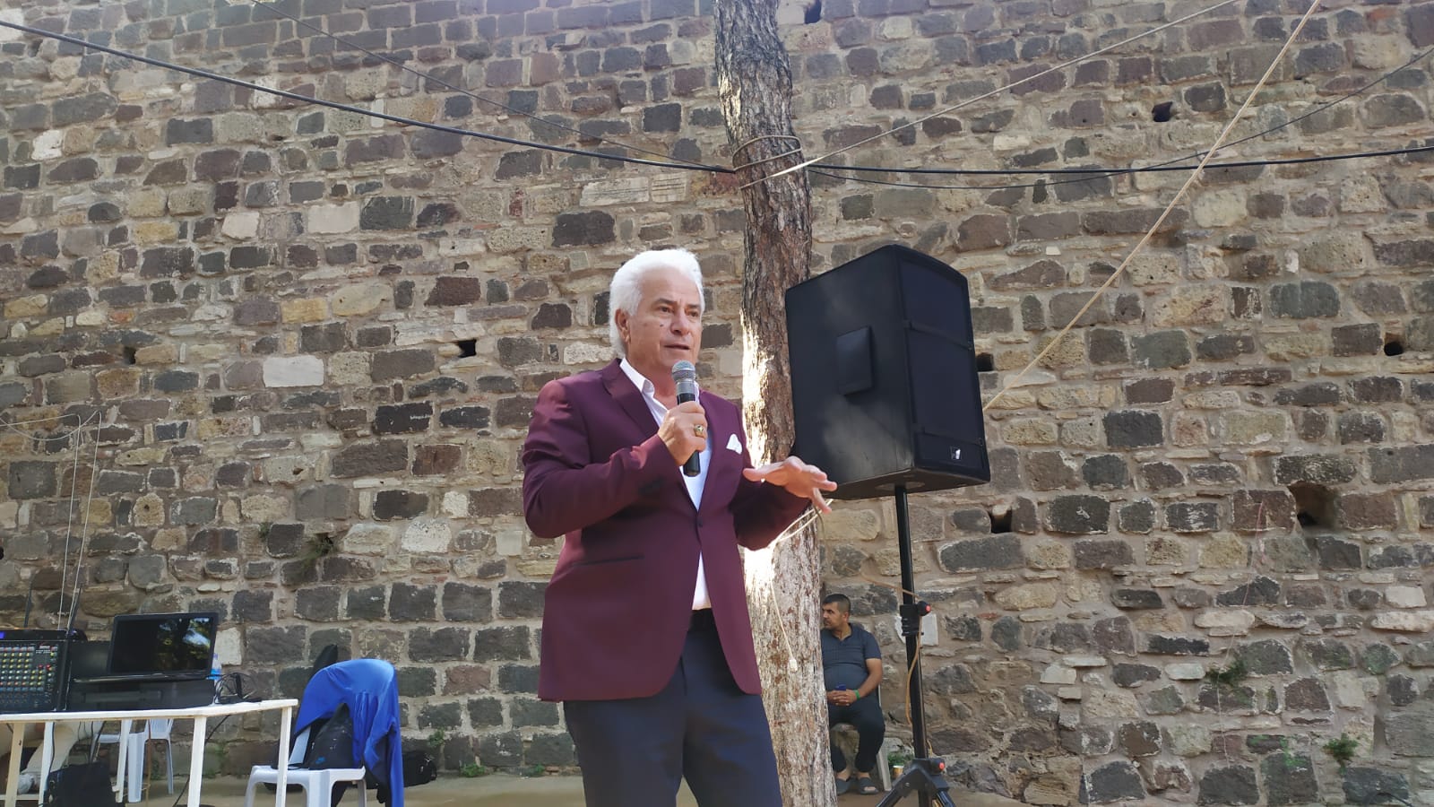 SALİH ERKEK YAKINLARINI KADİFEKALE'DE BULUŞTURDU