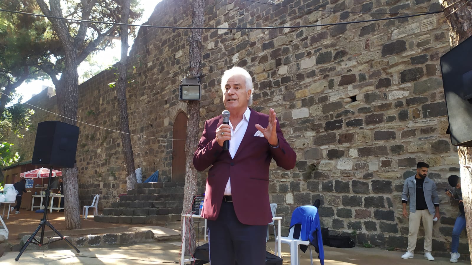 SALİH ERKEK YAKINLARINI KADİFEKALE'DE BULUŞTURDU