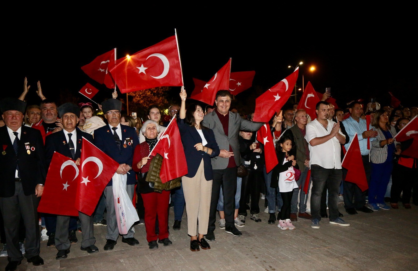 Karşıyaka, Cumhuriyet’in 100. yaşını coşkuyla kutluyor