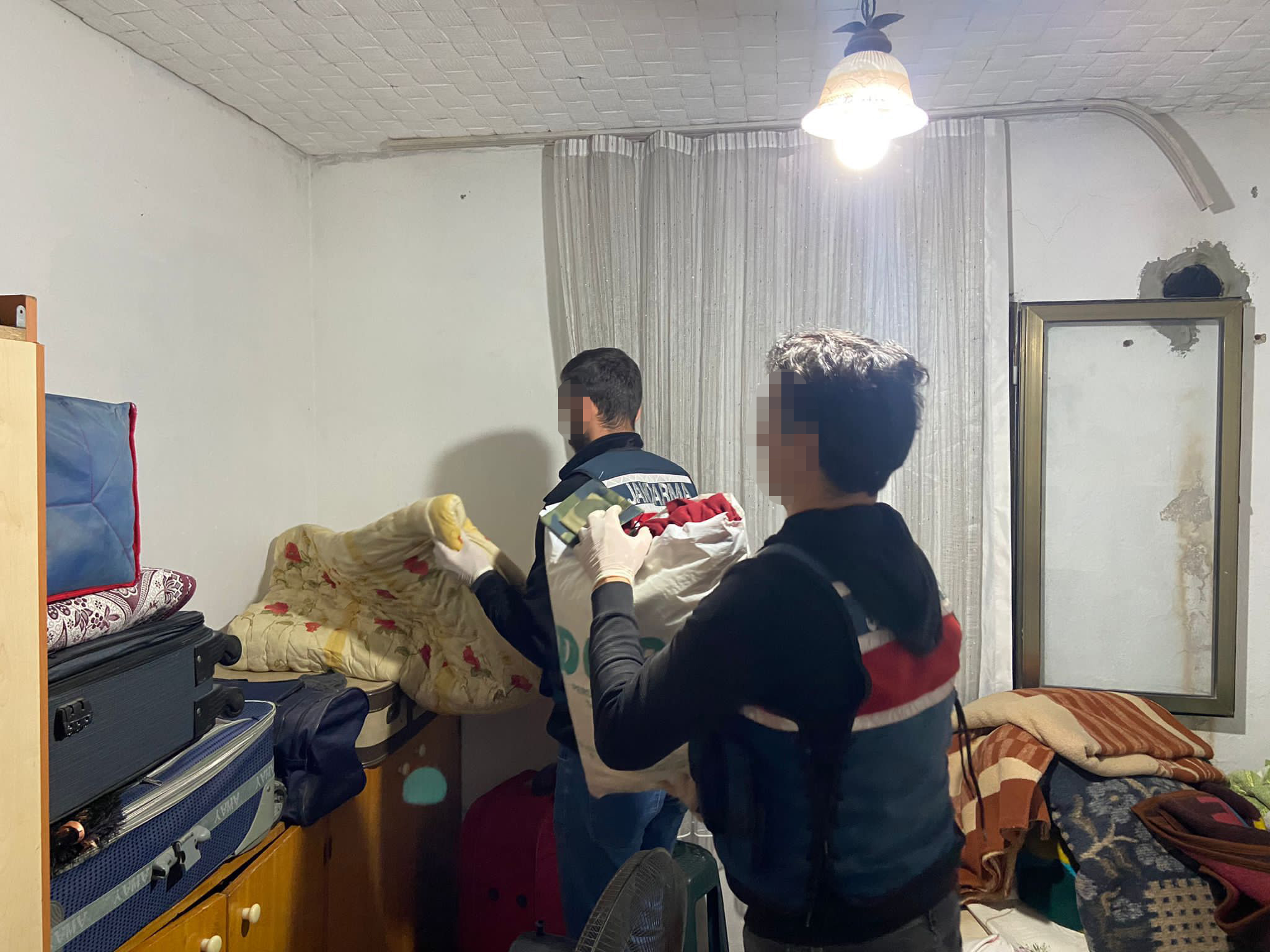 İzmir'de terör örgütü DEAŞ'a yönelik operasyonda 4 gözaltı