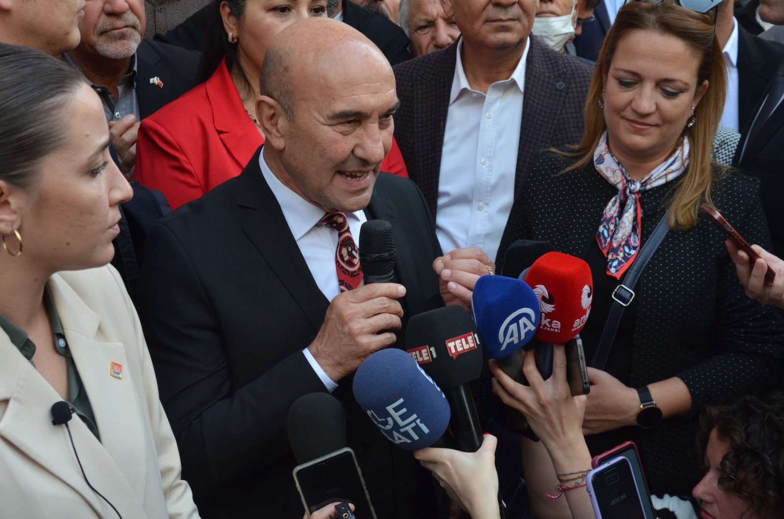 CHP İzmir'den İçişleri Bakanlığı'na: "Soyer, yemeye çalışanın boğazında kalır"