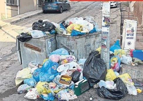 İşçiler maaşını alamadı, Çiğli çöp yuvasına döndü