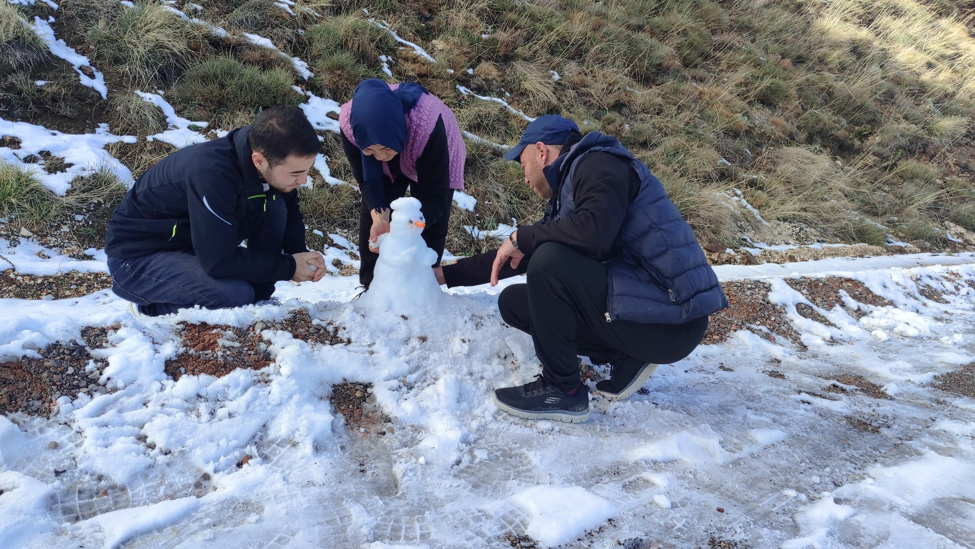 Ödemiş'teki Bozdağ Mahallesi, karla kaplandı