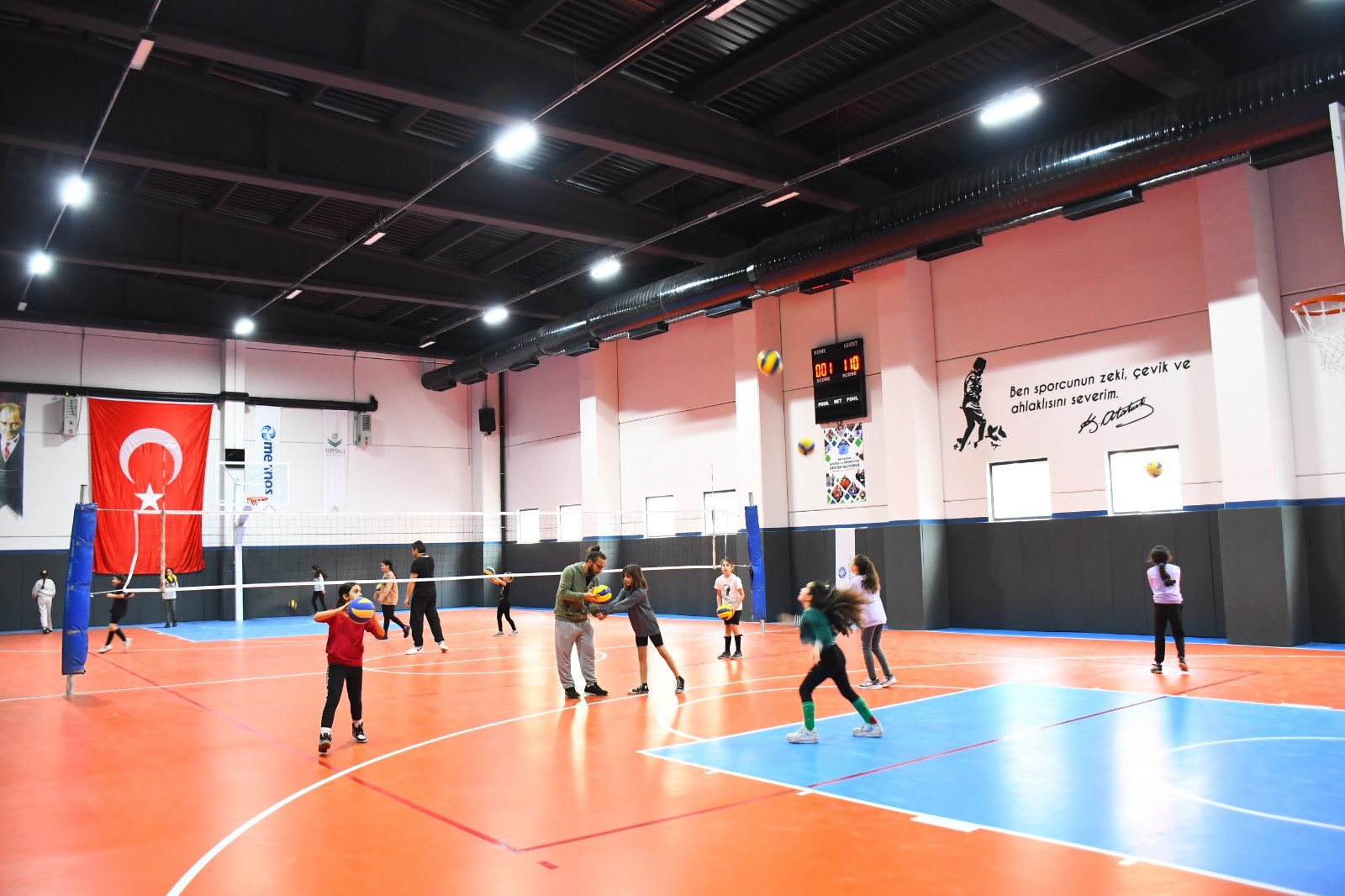 Torbalı’nın yeni salonuna genç sporculardan tam not