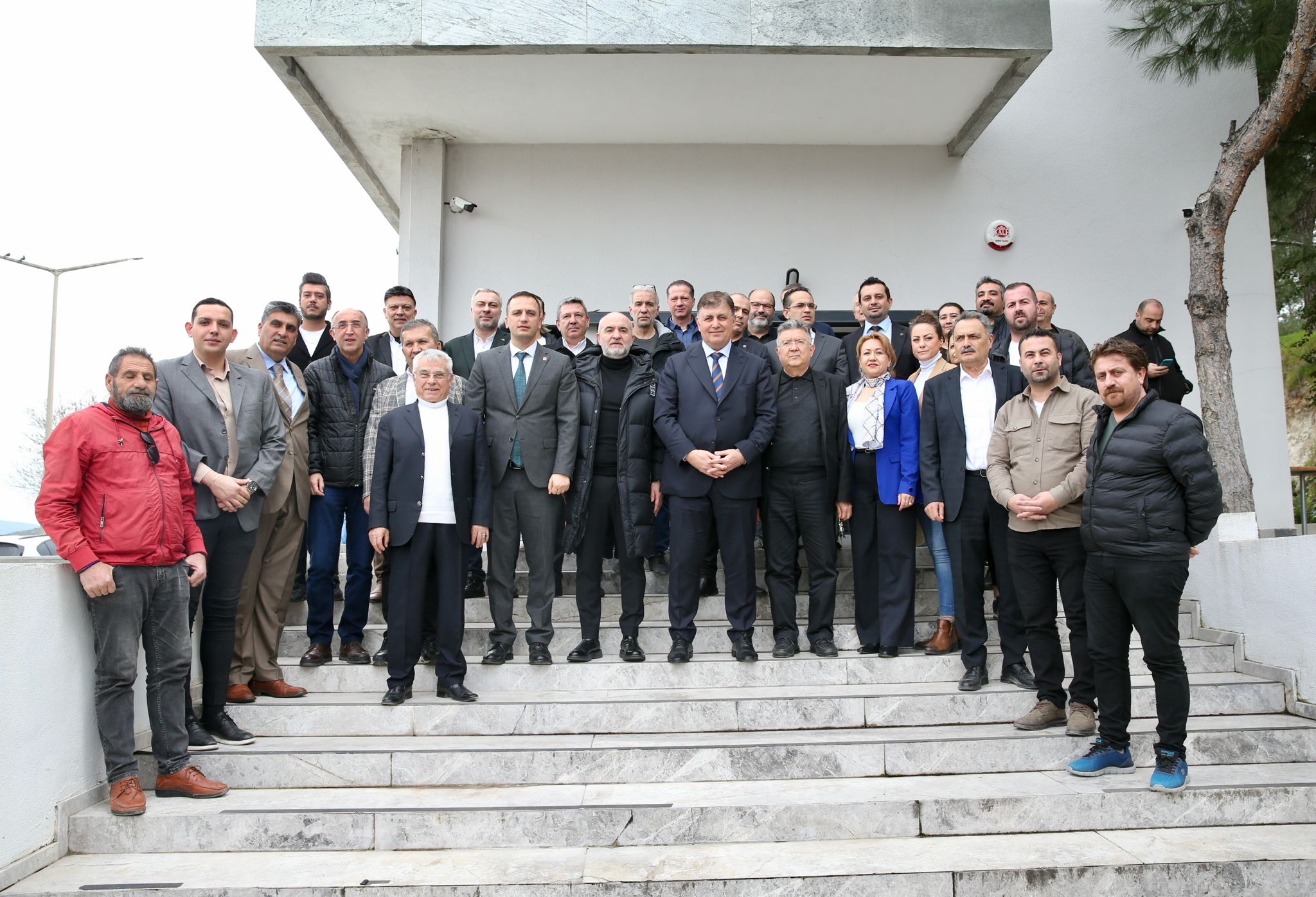 CHP’li Cemil Tugay: Bu şehir Dr. Behçet Uz’u belediye başkanı yaptı bir de Dr. Cemil Tugay olsun