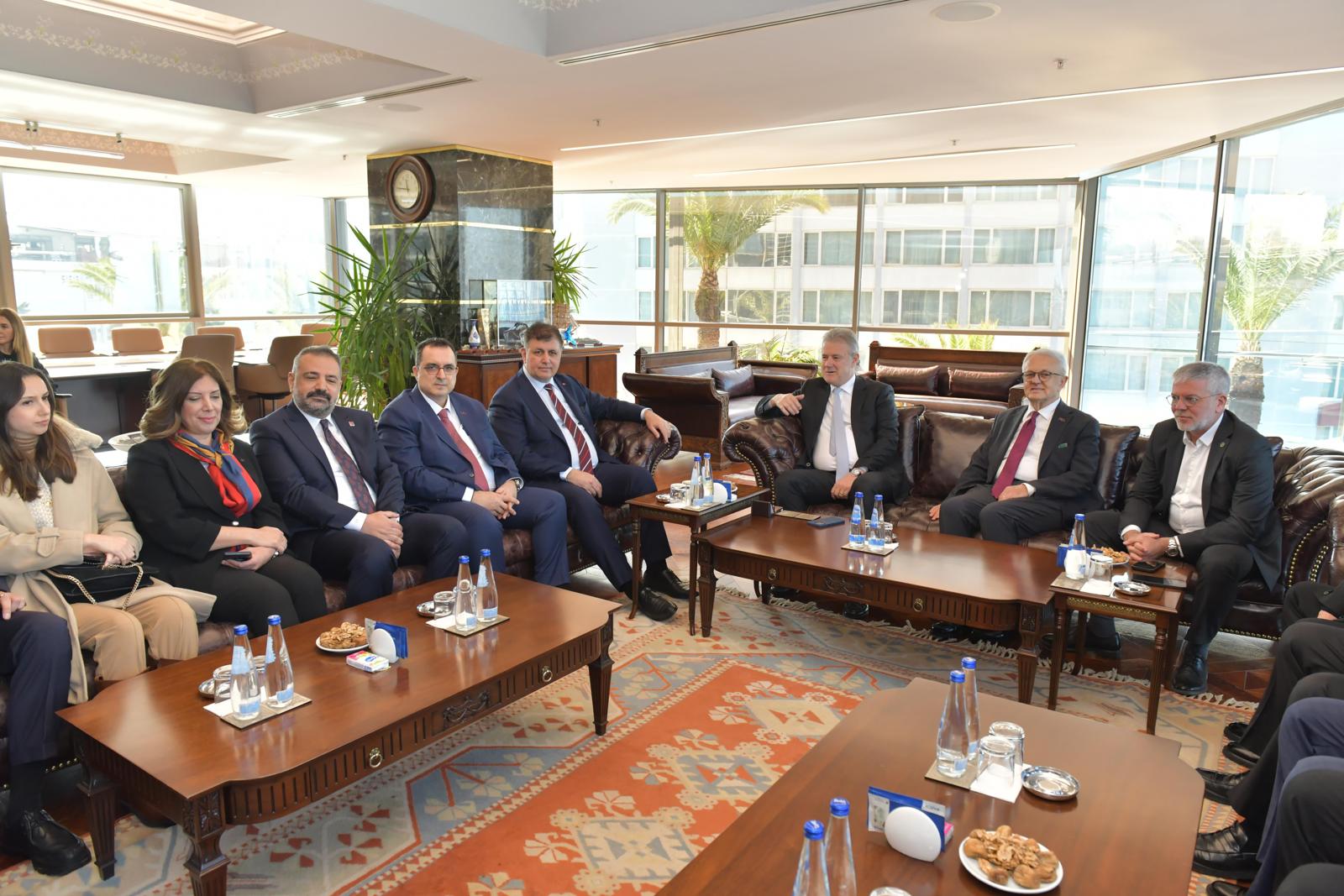 Başkan Adayı Tugay: "Başkan olursam siyasi konuları bir kenara bırakacağım."