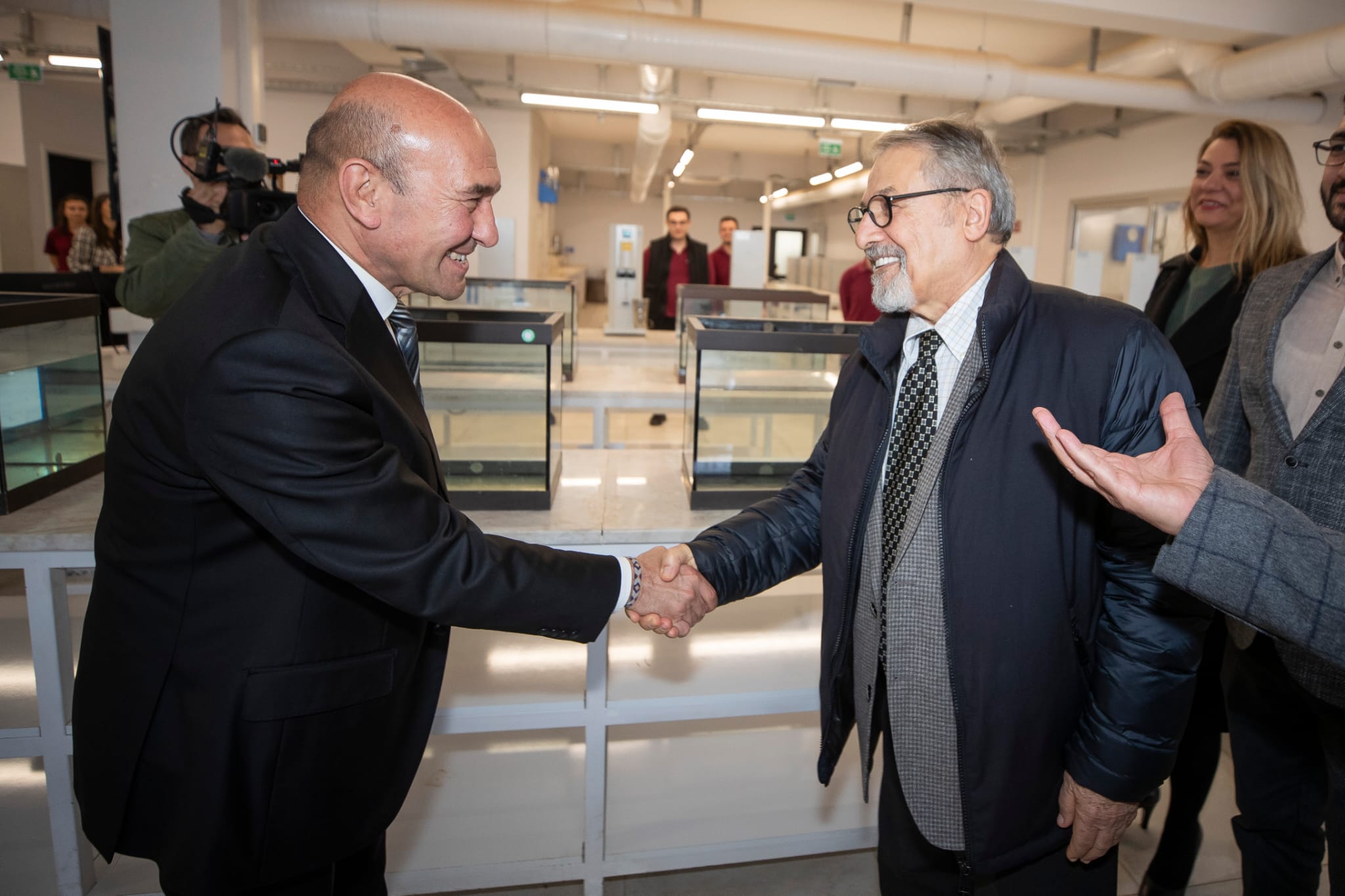 Prof. Dr. Naci Görür İzmir’deki yapı ve zemin laboratuvarını ziyaret etti