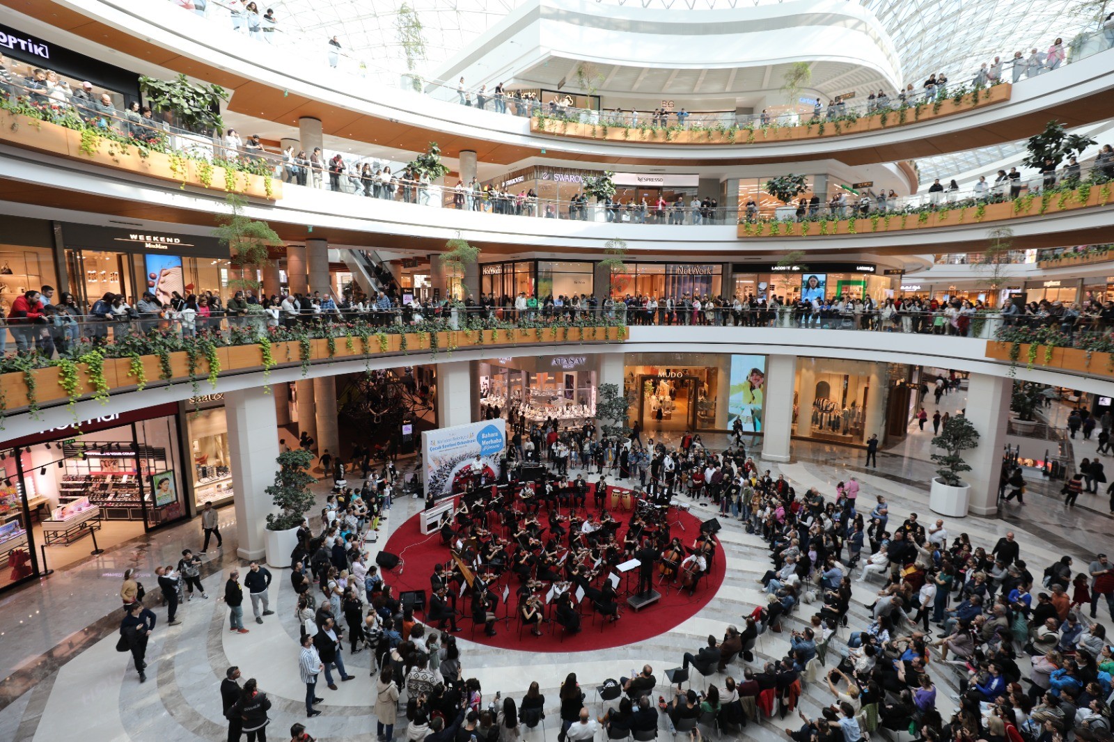 ÇOCUK SENFONİ ORKESTRASI ‘BAHARA MERHABA’ DEDİ