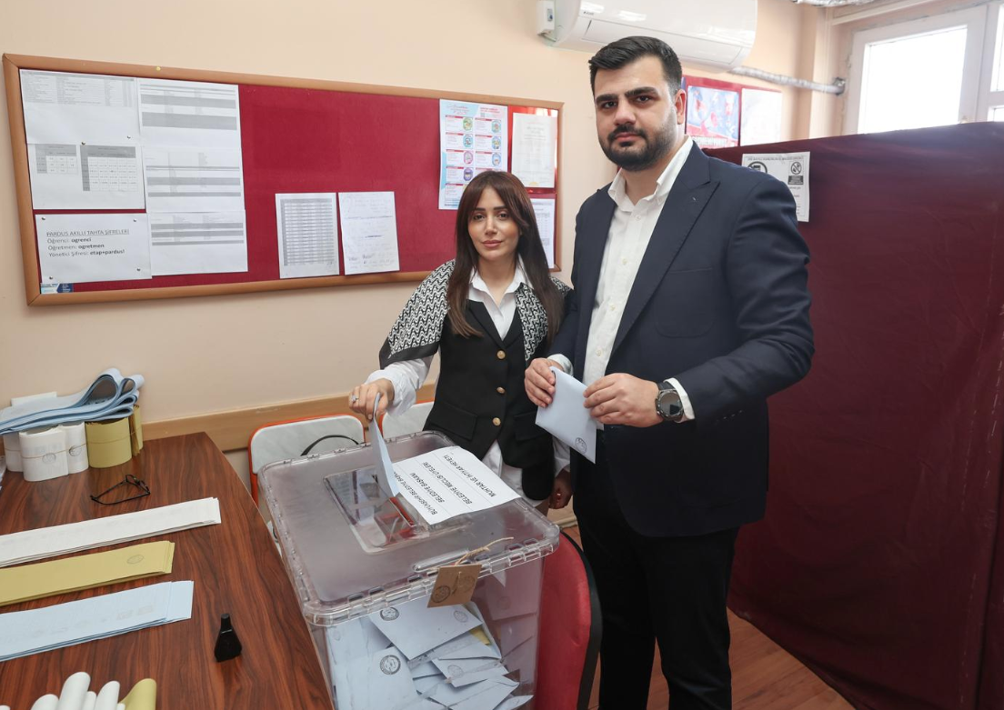 AK Parti İzmirli siyasiler sandık başında