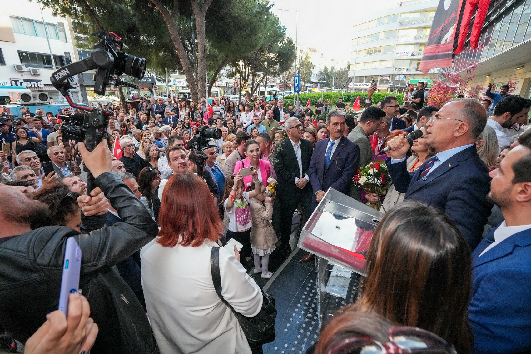 '' İyi ki Gaziemir’de yaşıyorum, iyi ki Gaziemir’e hizmet edeceğim”.