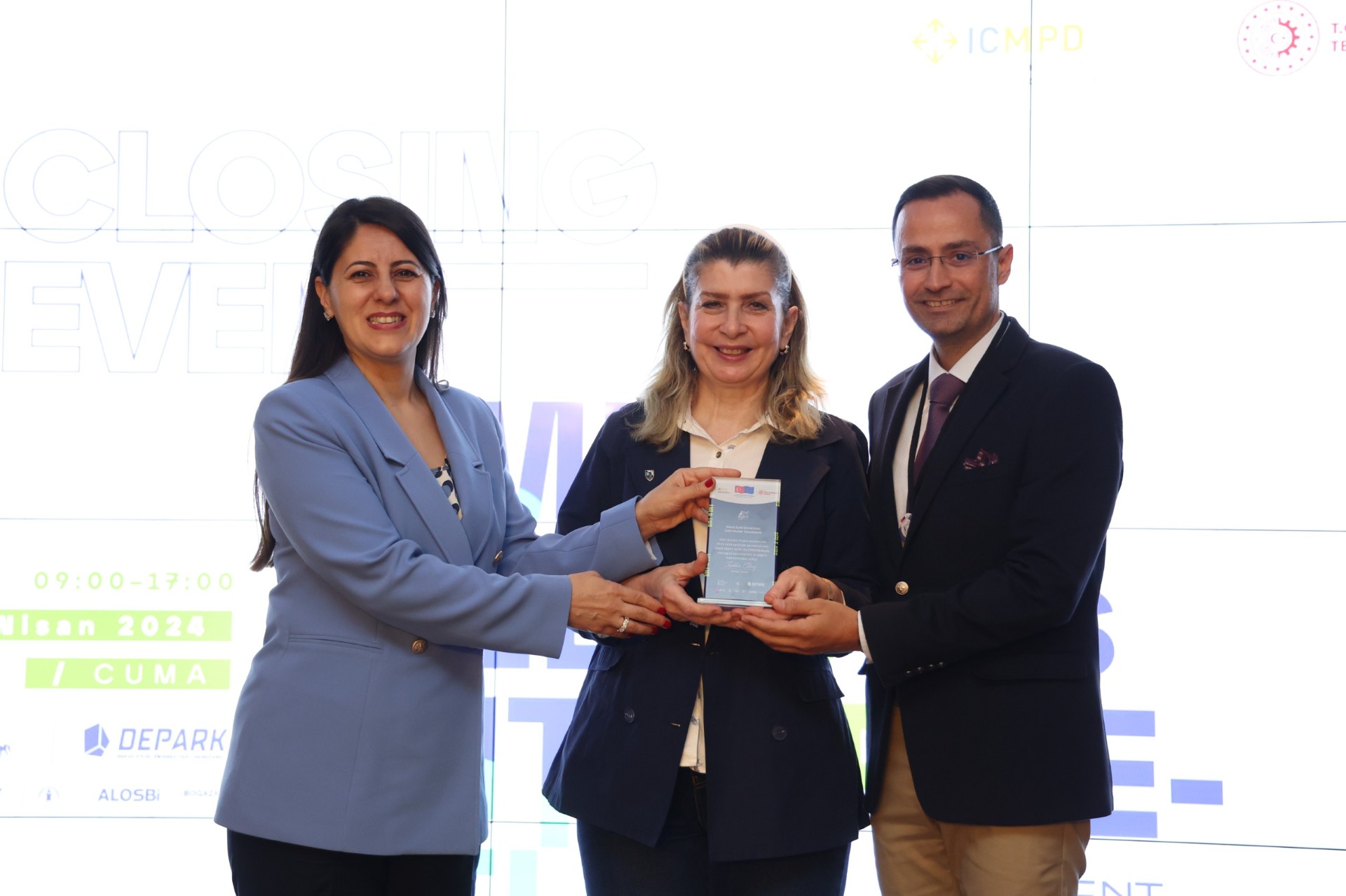 İZMİR'İN GİRİŞİMCİLERİ DEÜ ÇATISI ALTINDA BULUŞTU