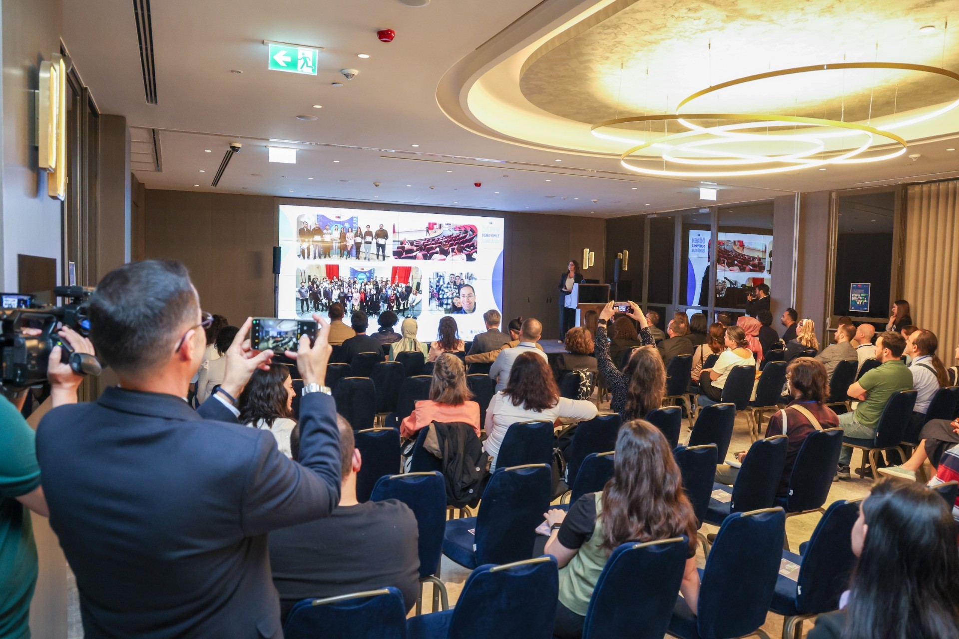 İZMİR'İN GİRİŞİMCİLERİ DEÜ ÇATISI ALTINDA BULUŞTU