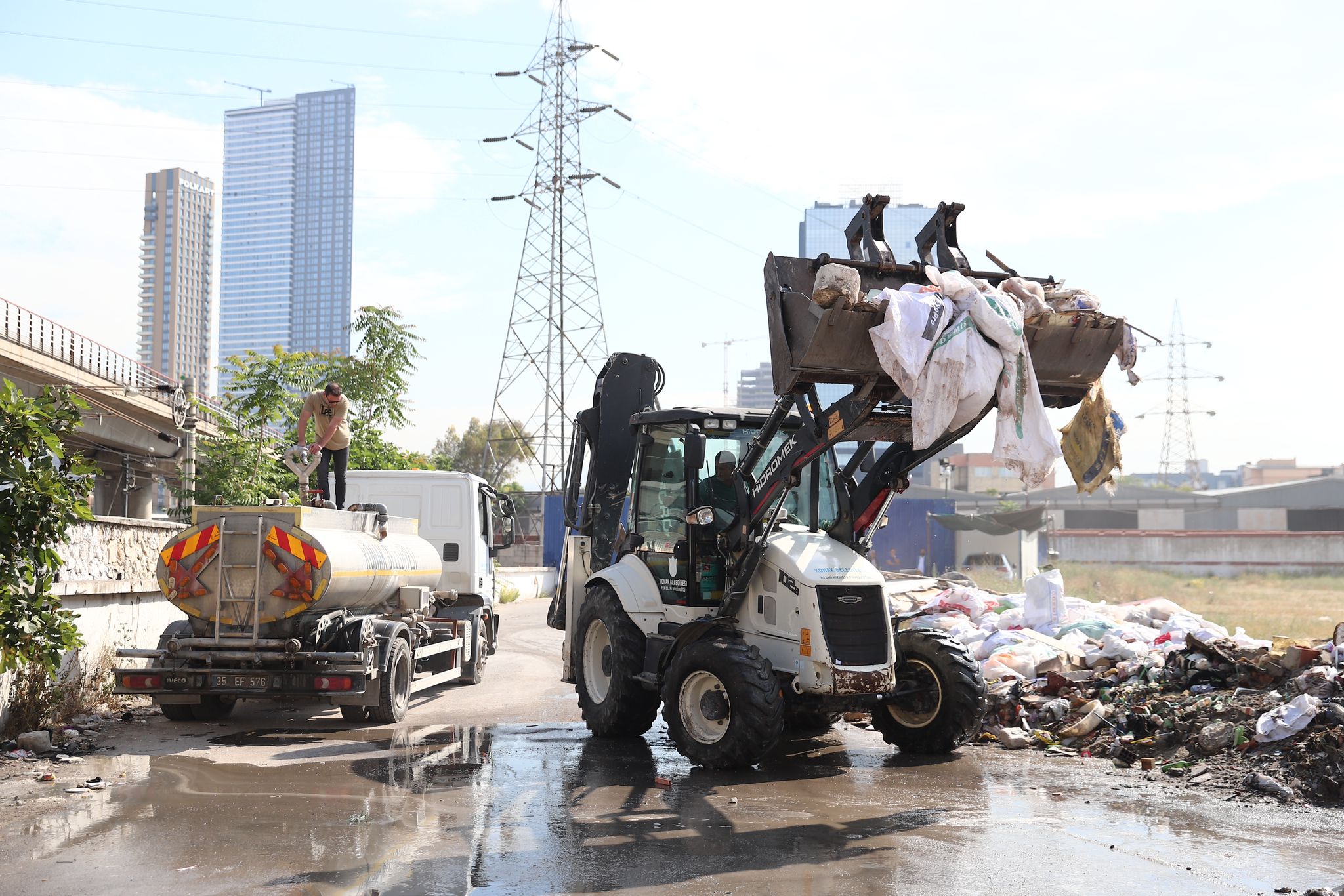 Konak’ta kaçak moloz dökümüne geçit yok