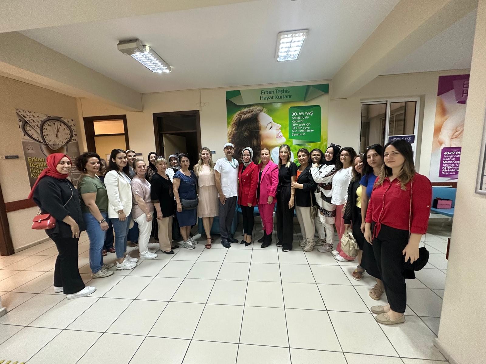 "AK Parti Karşıyaka Kadın Kolları, KETEM'de Bilgilendirici Seminer Düzenledi"