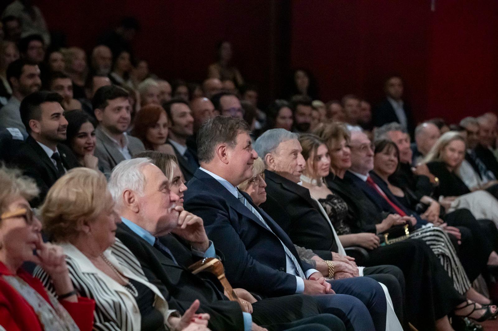 Başkan Tugay'a "Sanata Destek" Ödülü