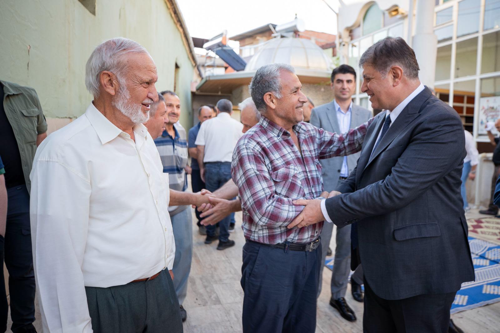 Başkan Tugay Kurban Bayramı'nda Kiraz ve Beydağ'daki yurttaşlarla buluştu