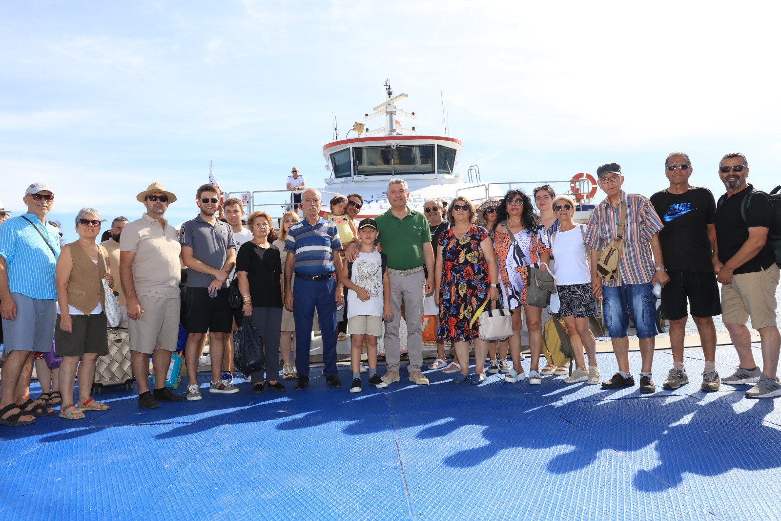 Vapur Cemil Başkan’dan ilk biletler Günay Başkan’dan