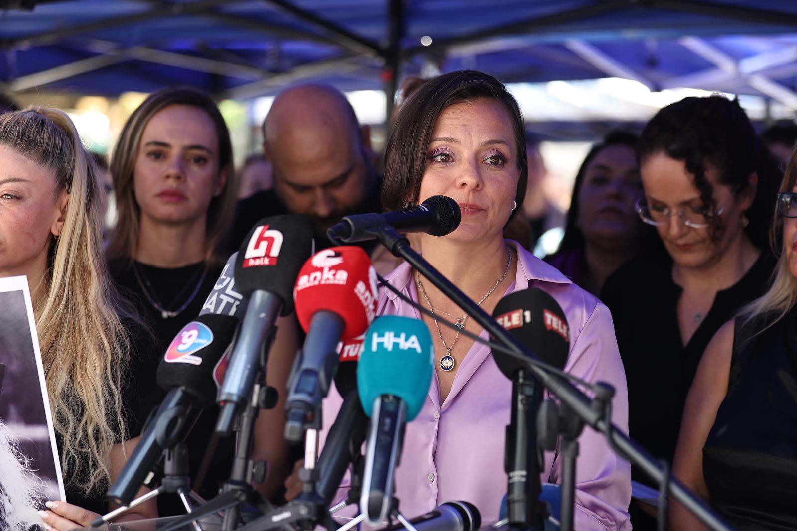 Konak'ta kadınlar şiddete ve kadın cinayetlerine 'hayır' dedi