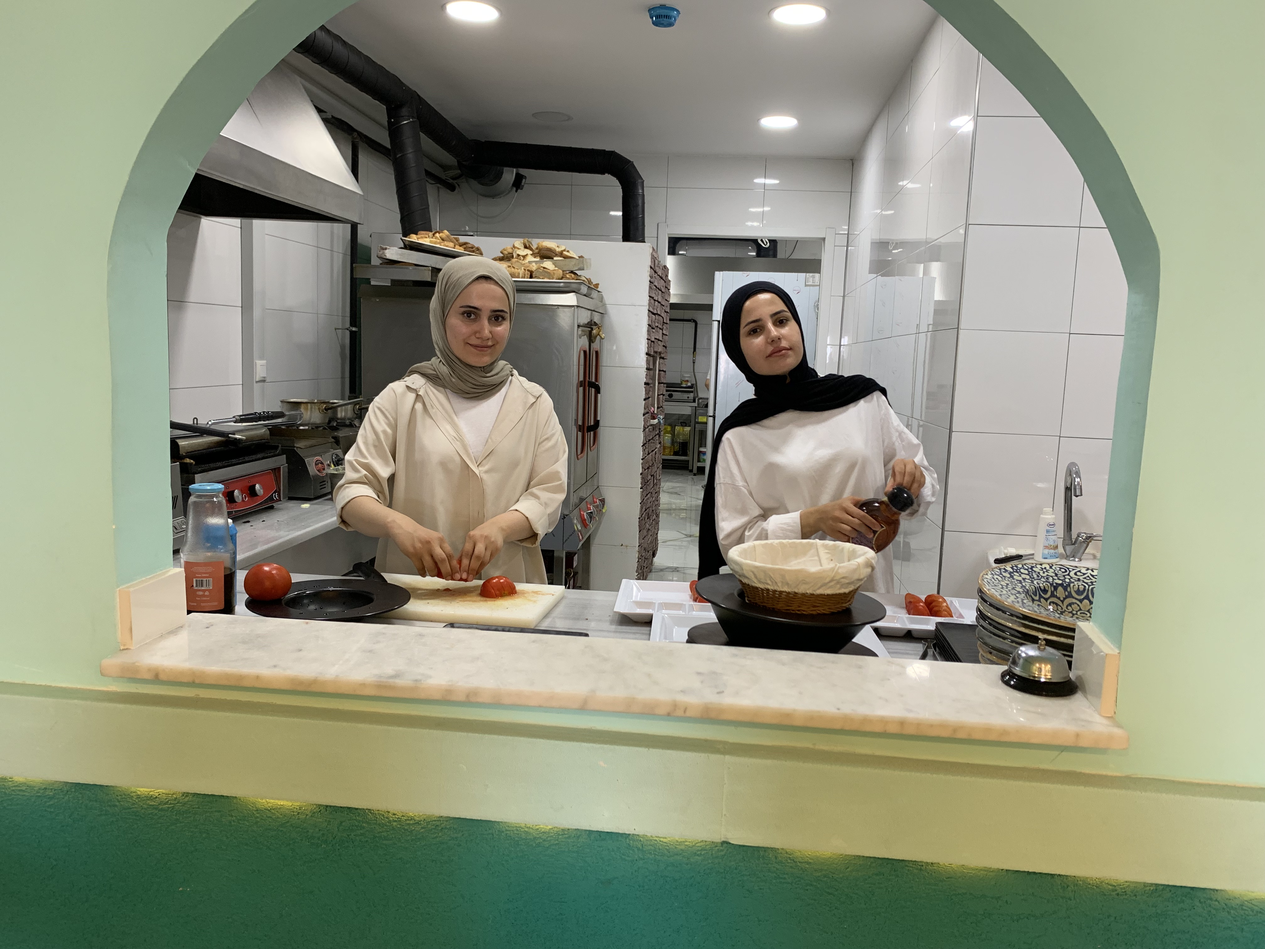 Alsancak'ta Lezzet ve Kalitenin Aile Dostu Buluşma Noktası: "Meş'ale"