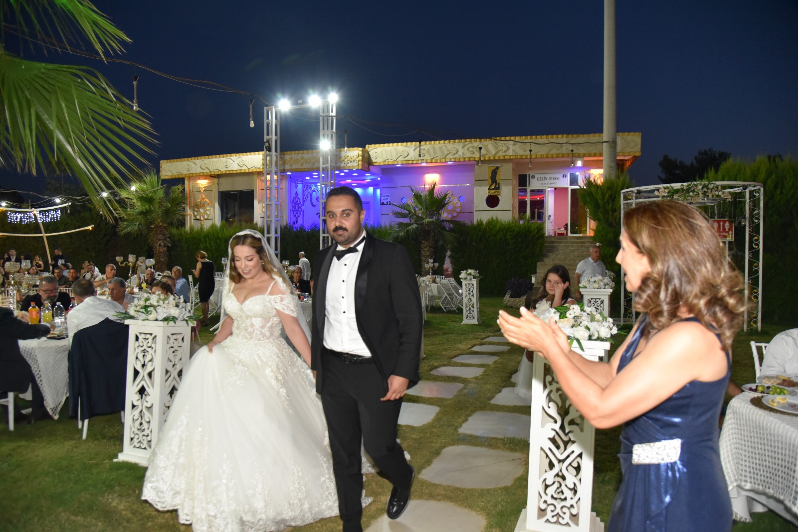 Helin ve Ali Ekin'in Mutlu Günü: Buca'da Masal Gibi Bir Düğün