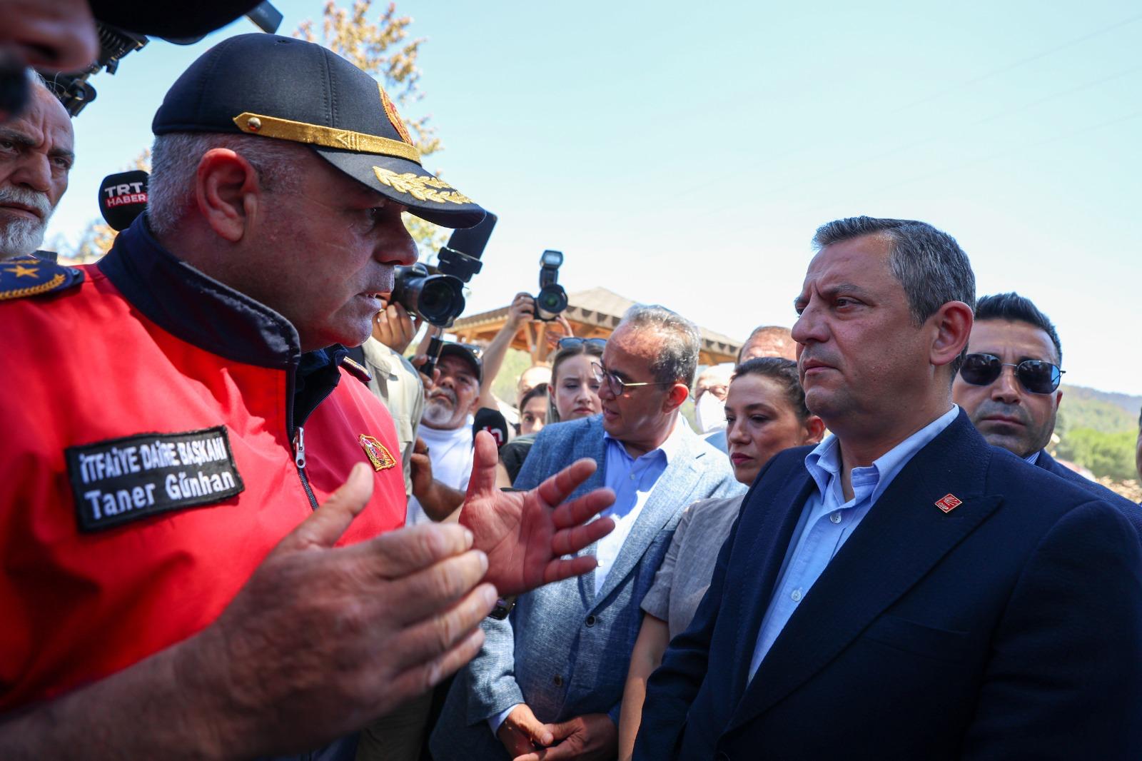 CHP Genel Başkanı Özel Selçuk’ta yanan ormanlık alanı inceledi