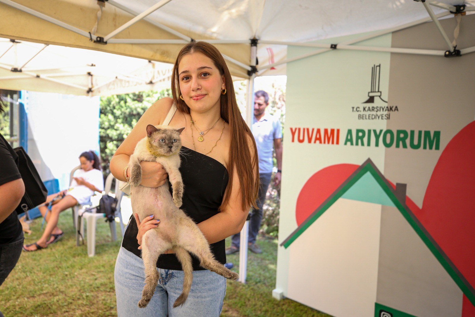 Karşıyaka’da can dostlar yeni yuvalarına kavuştu