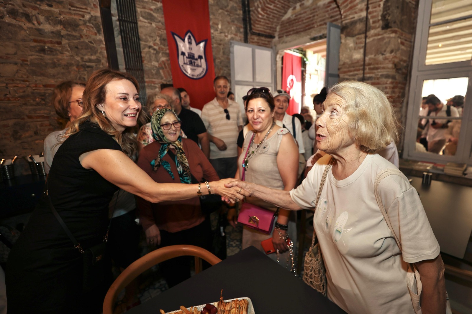 Konak Belediyesi emeklilerin yanında: 'Mutluluk Kahvesi' hizmete açıldı
