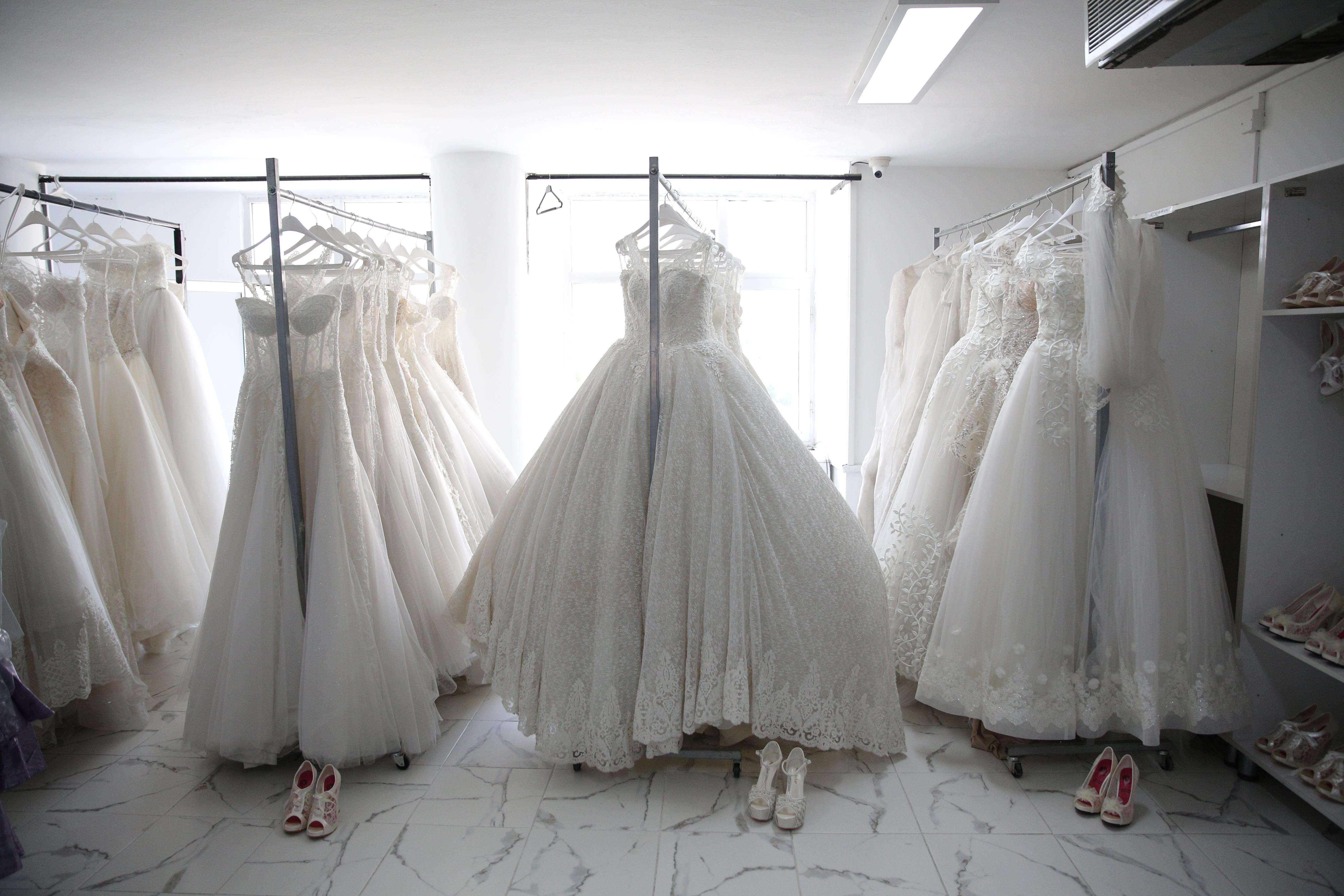 Konak Belediyesi’nden genç çiftlere ücretsiz gelinlik desteği