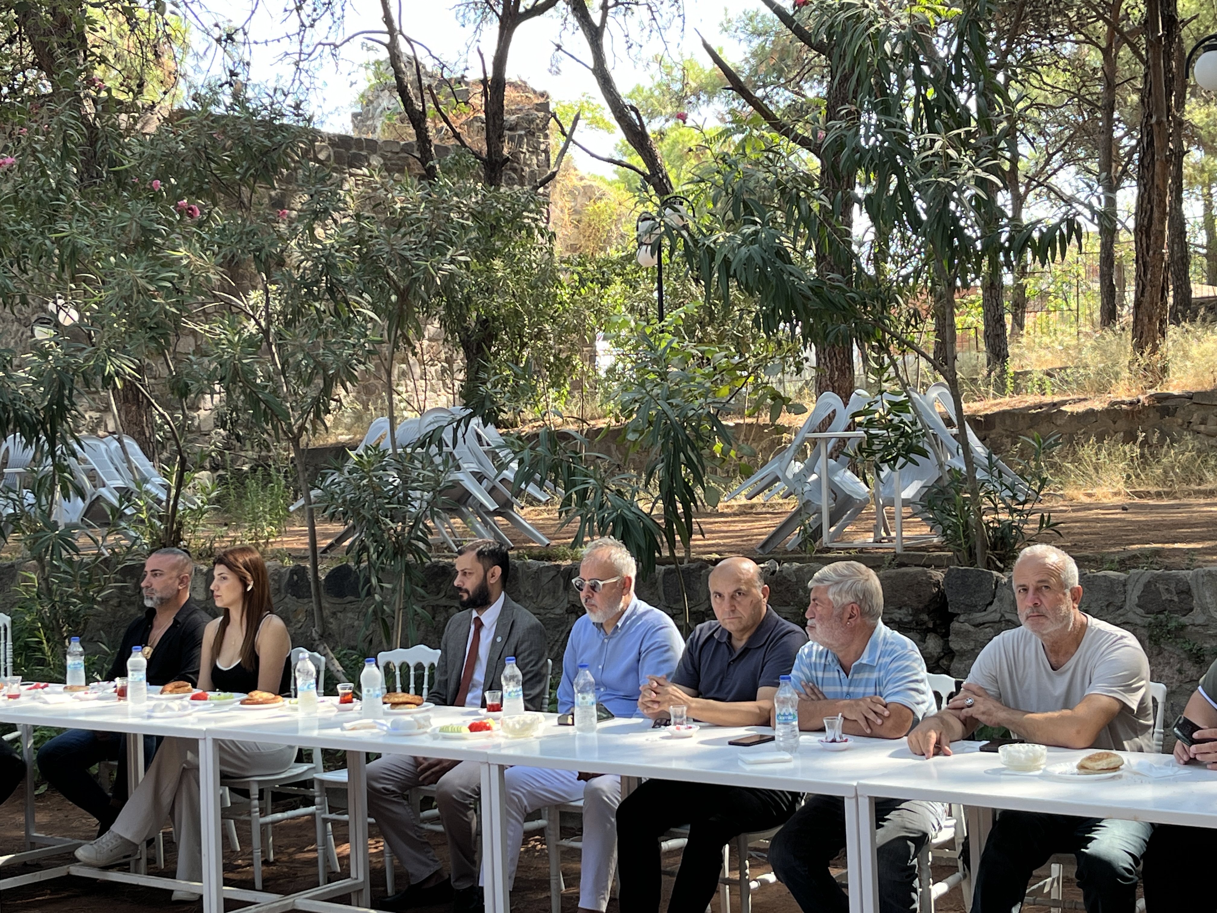 Kadifekale Yaşatma ve Kalkındırma Derneği Genel Kurul toplantısı gerçekleşti: Salih Erkek güven tazeledi