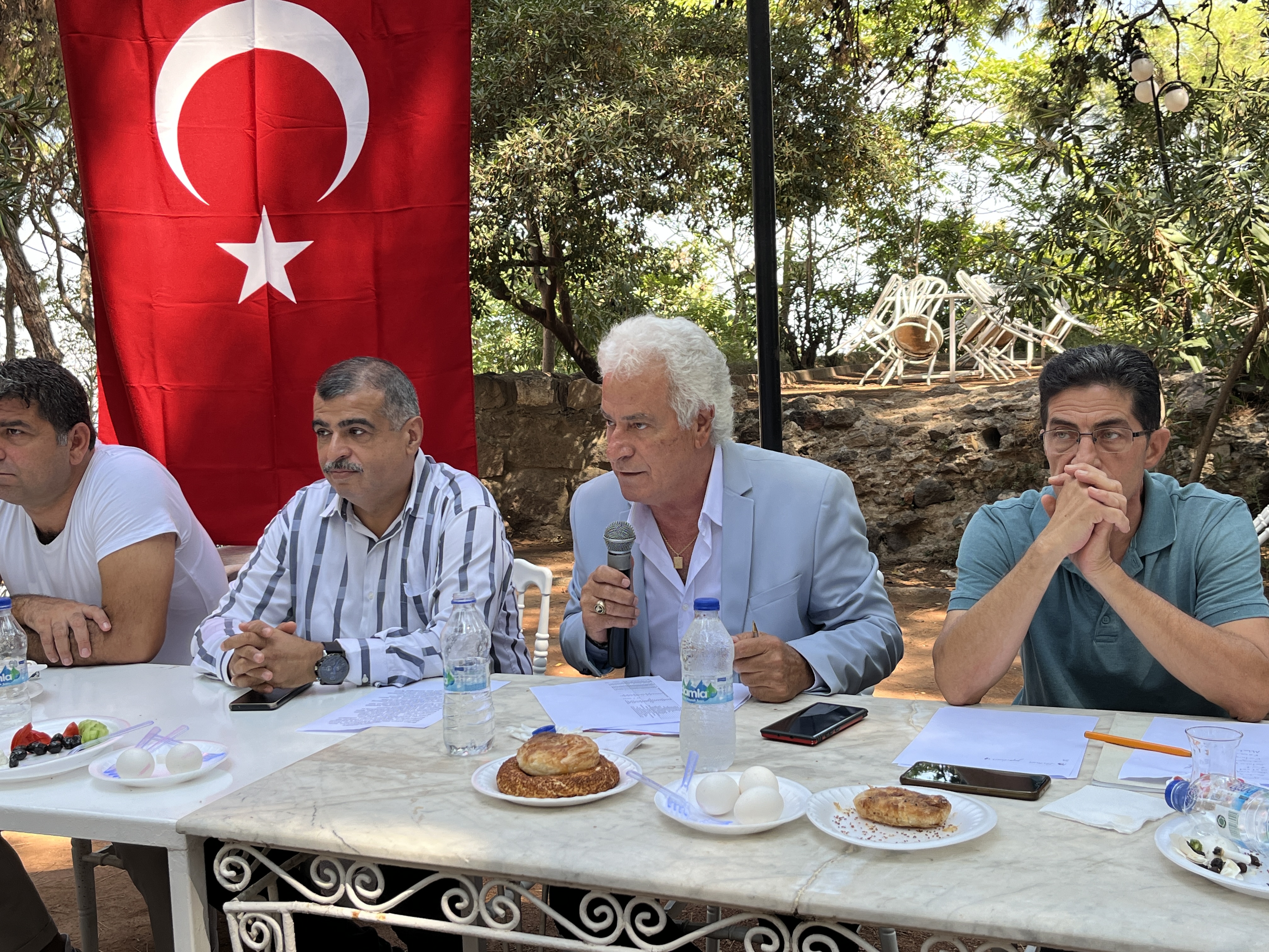 Kadifekale Yaşatma ve Kalkındırma Derneği Genel Kurul toplantısı gerçekleşti: Salih Erkek güven tazeledi