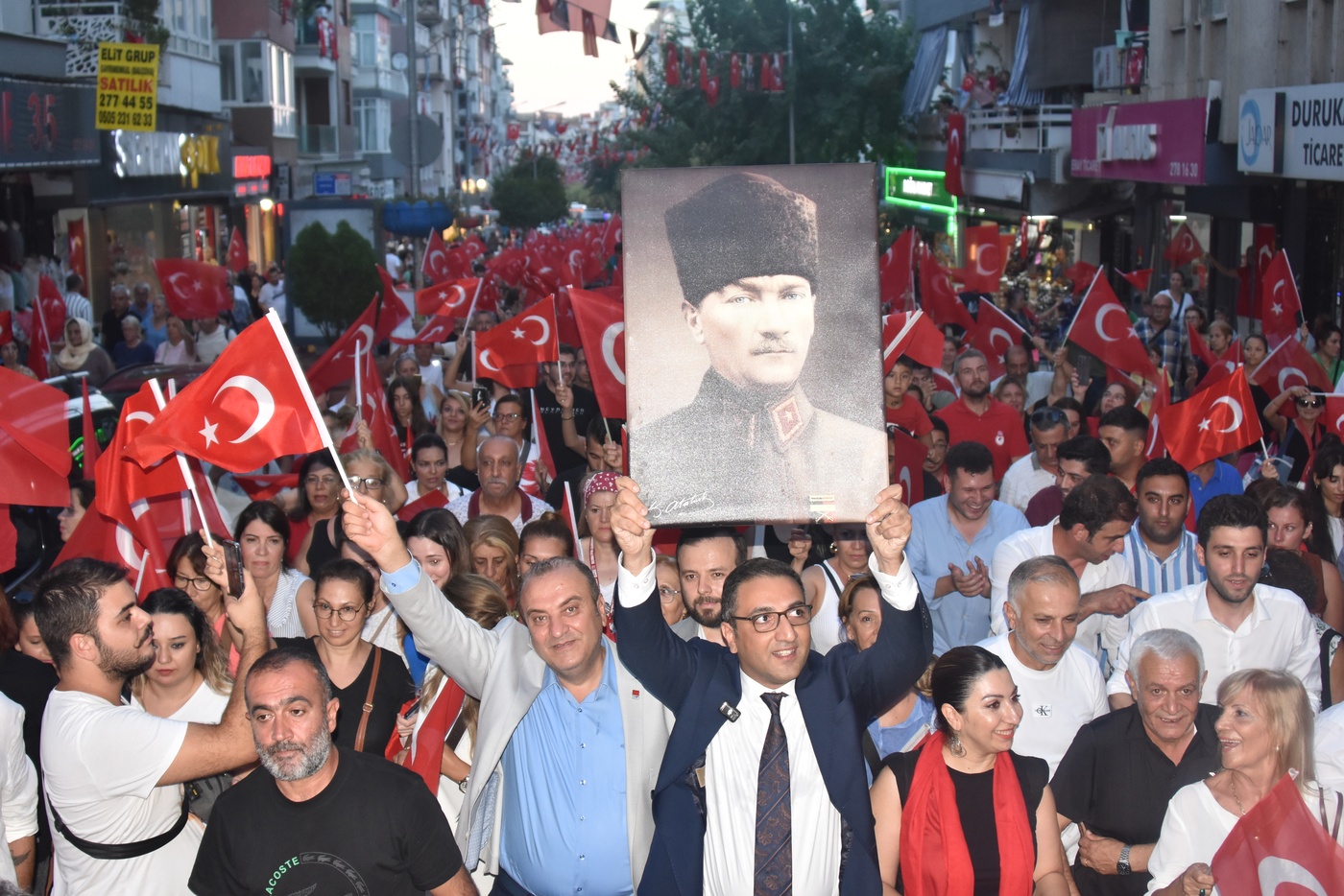 Balçova’da muhteşem Zafer Bayramı Coşkusu