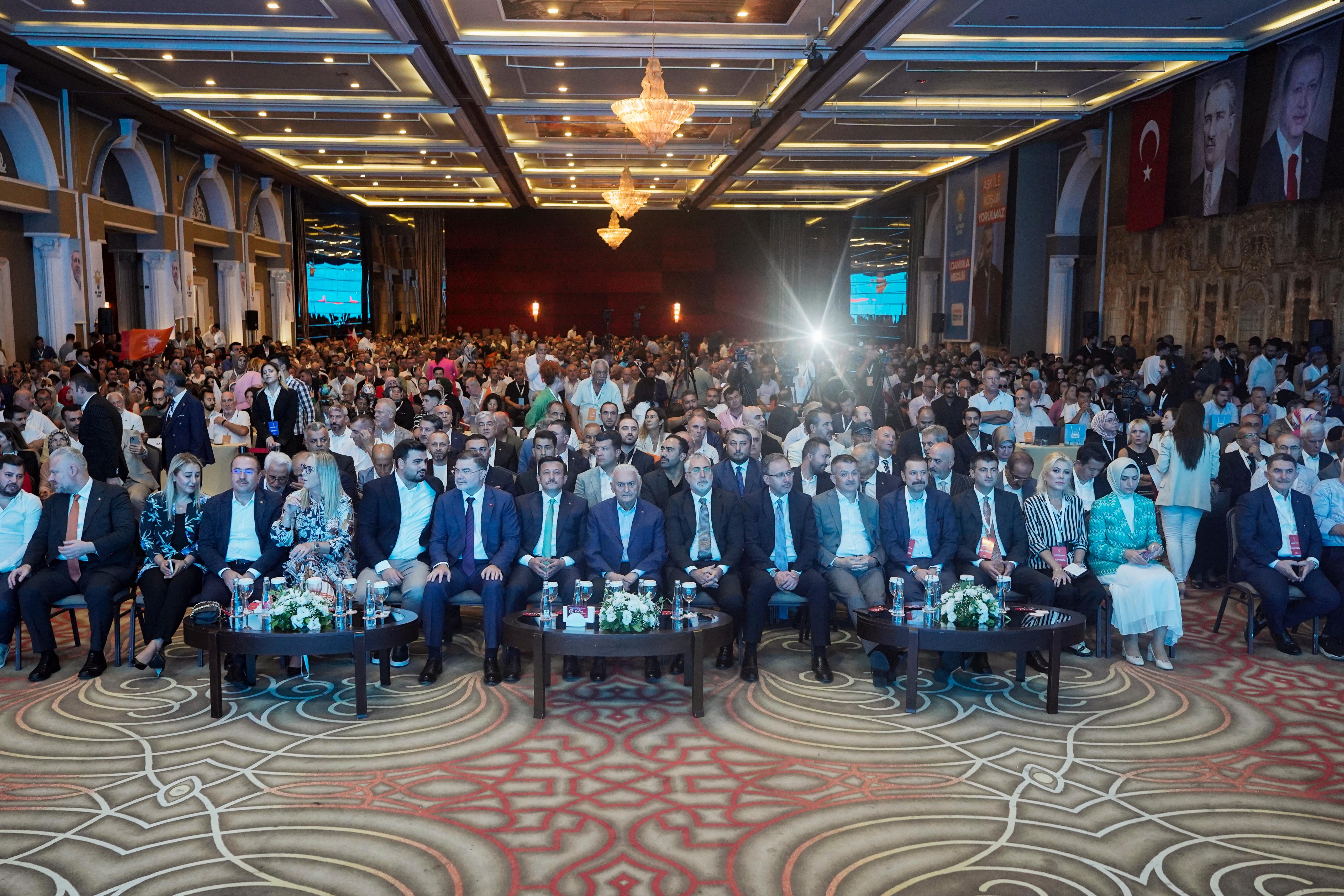 AK Parti Teşkilatı İzmir İl Danışma Meclisi Toplantısı'nda Buluştu