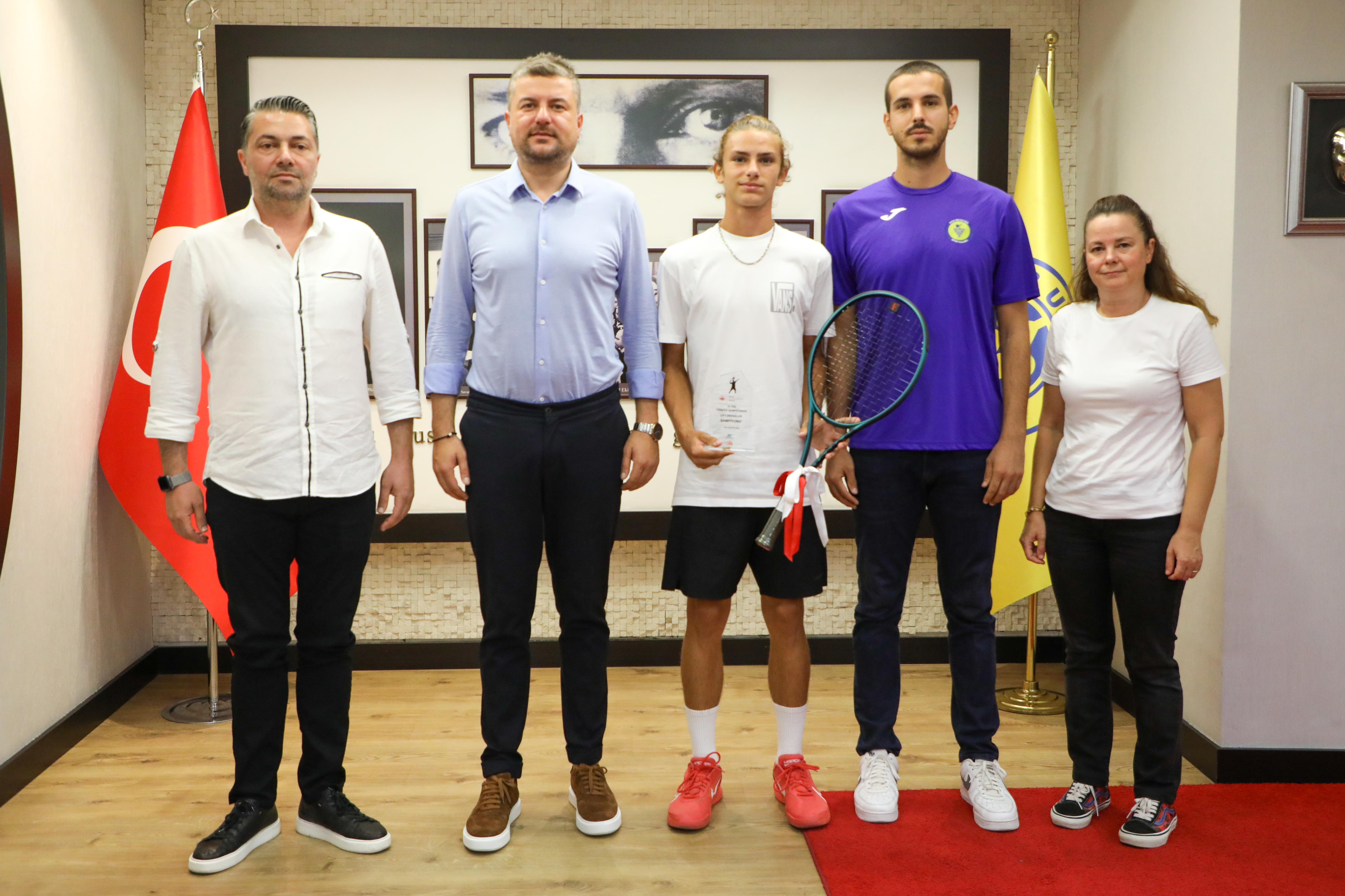 Bucalı şampiyon sporcudan Başkan Görkem Duman’a ziyaret