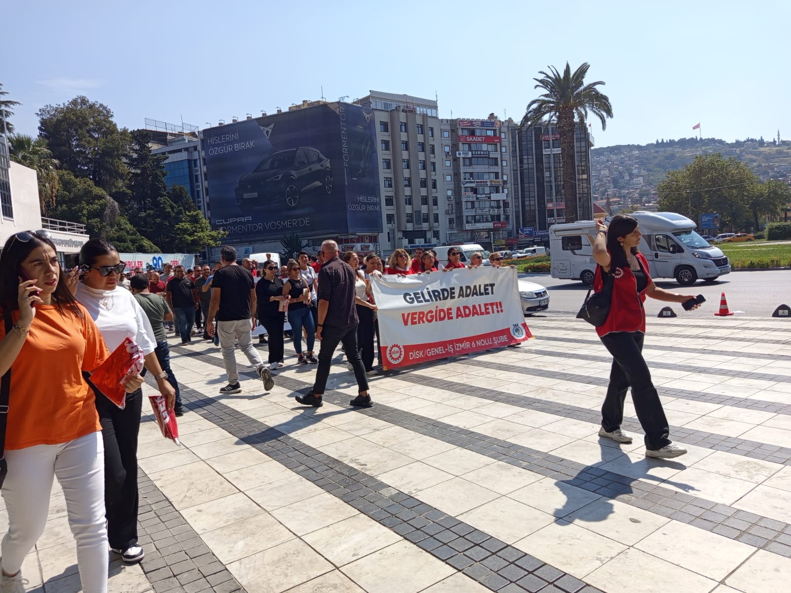 DİSK İzmir'de sokağa döküldü: Arzu Çerkezoğlu'ndan 'hodri meydan'