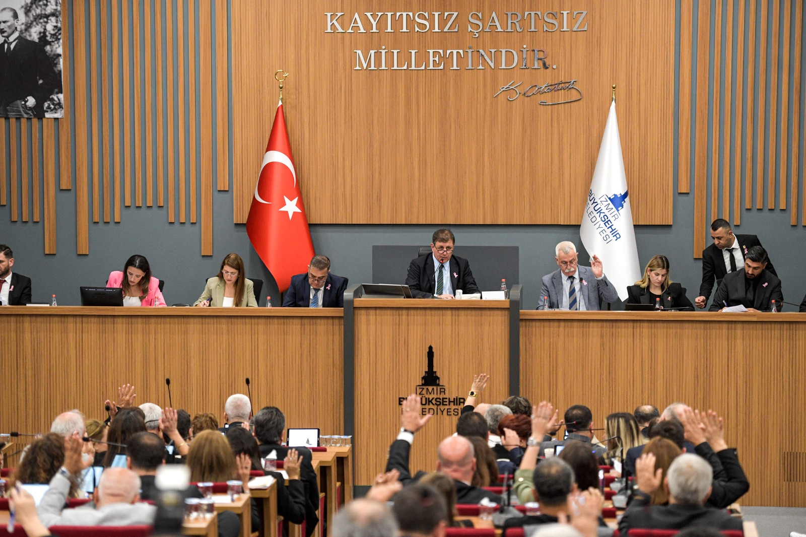 Başkan Tugay Karşıyaka Stadı hakkında: “Karşıyaka’nın hakkını istiyoruz”