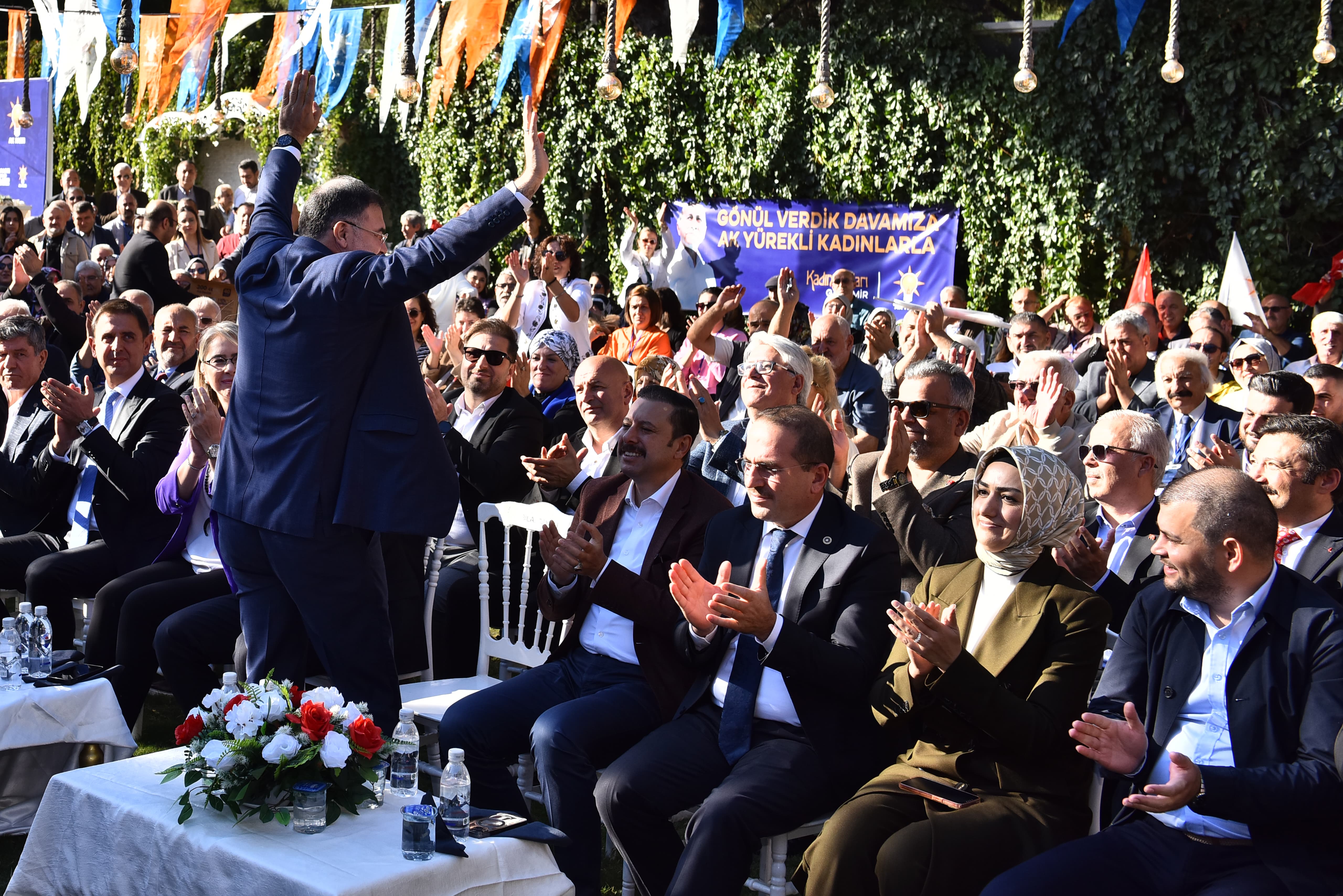 AK Parti Gaziemir İlçe Kongresi’nde AK Parti’den art arda mesajlar!