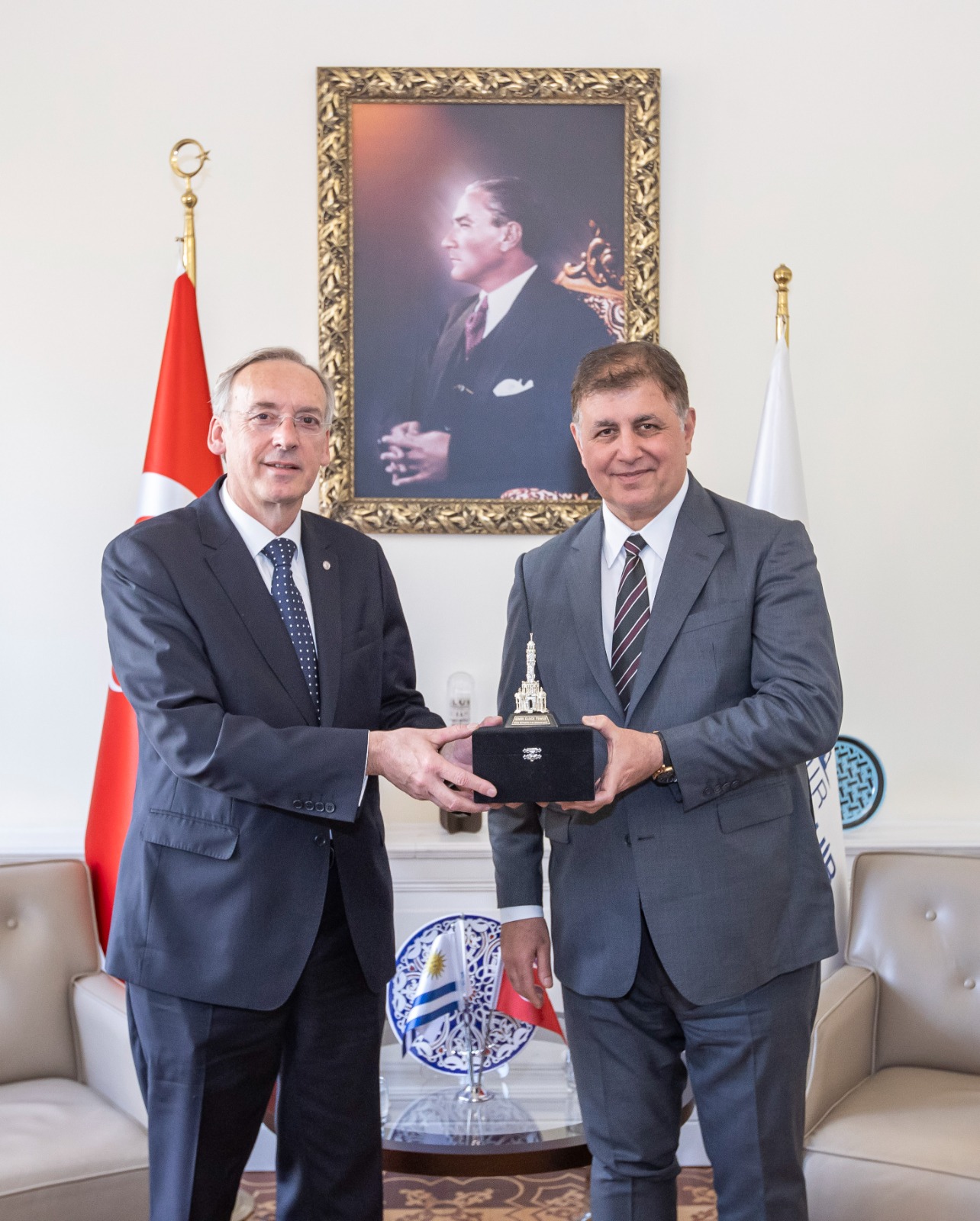 Uruguay Büyükelçisi'nden kültürel ilişkiyi arttırmak için Tugay ziyareti