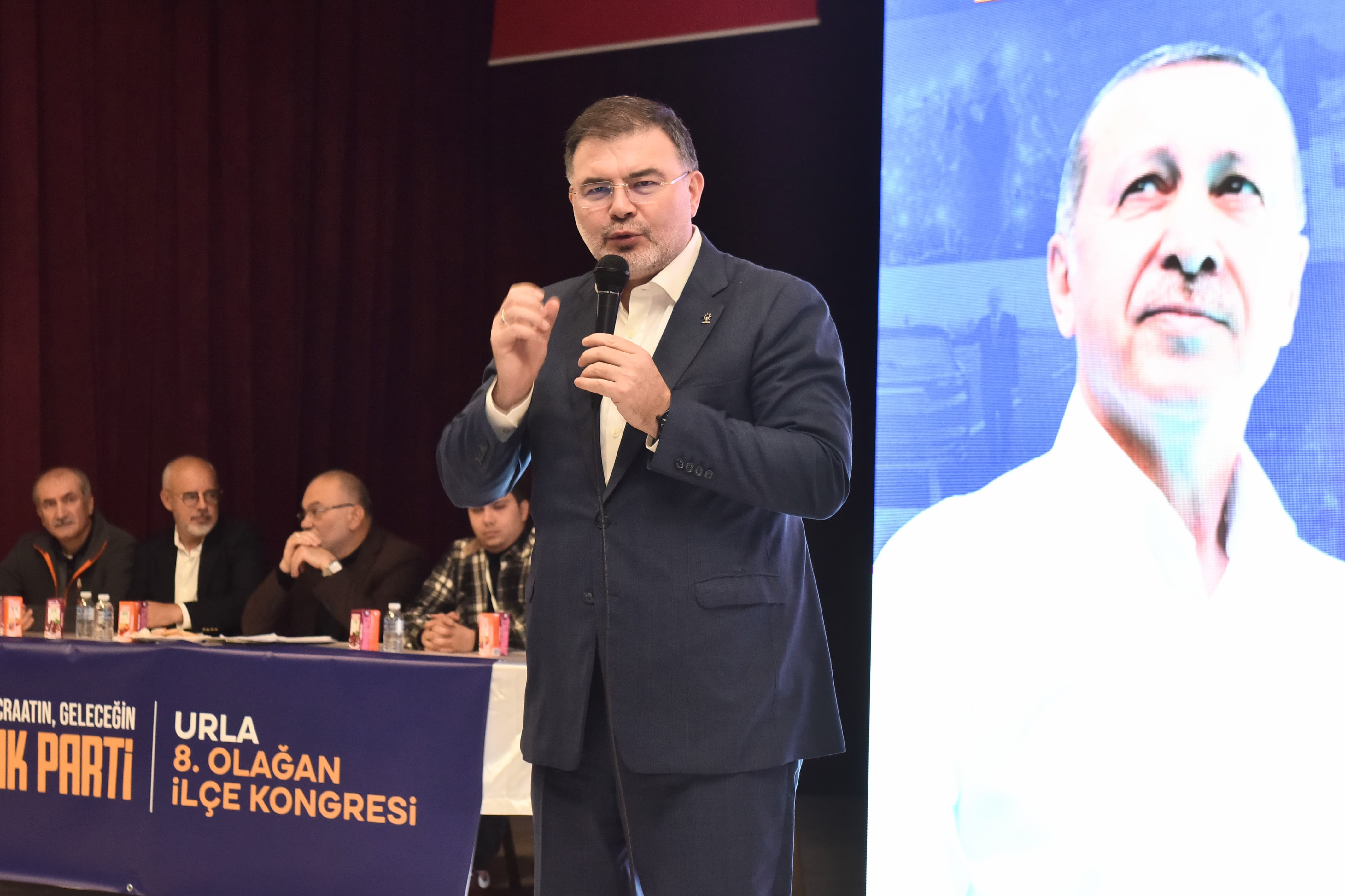 AK Parti Urla kongresinden mesaj seli!