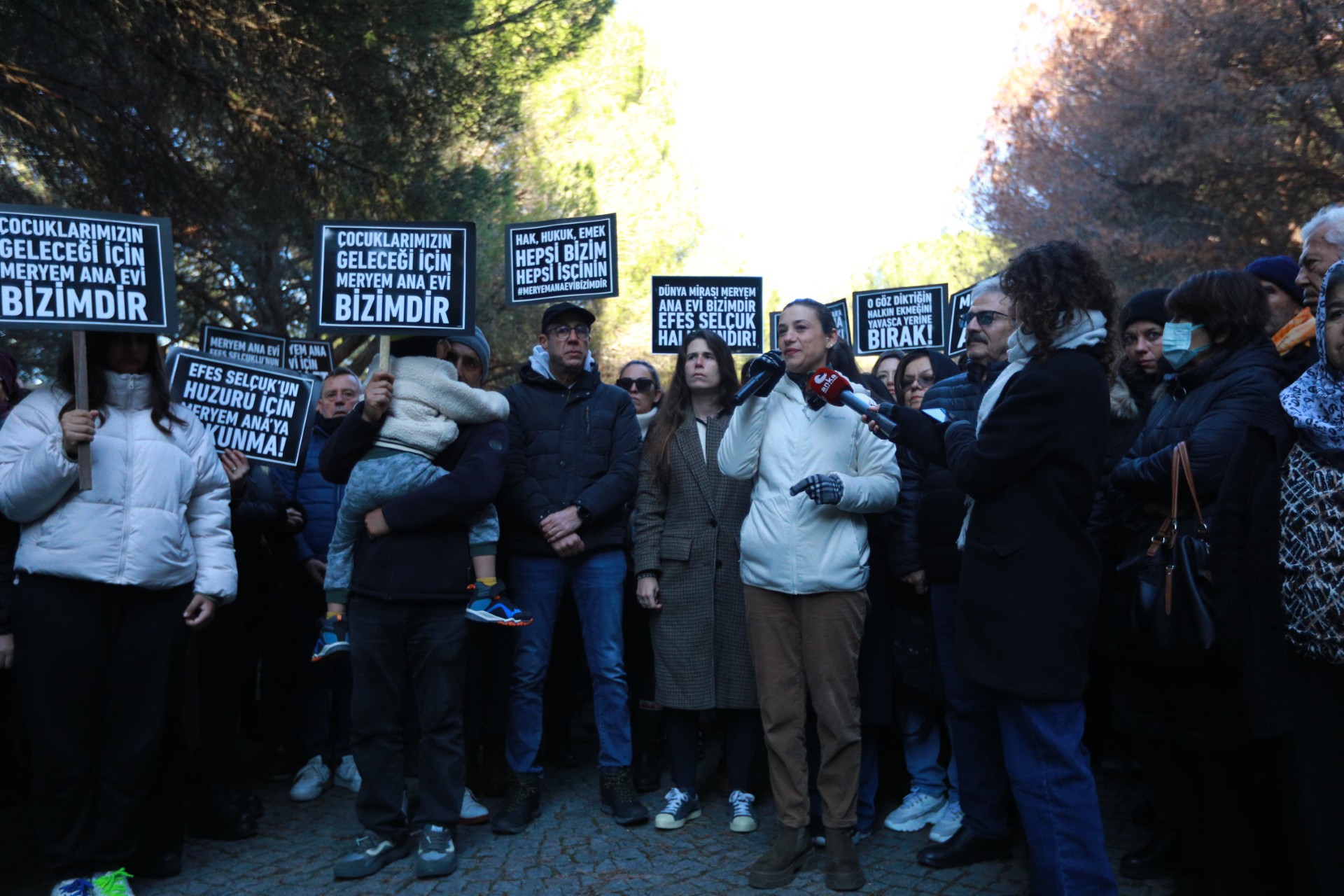 "Meryem Ana Evi’nde nöbet başladı: Sözleşme imzalanana kadar buradayız"
