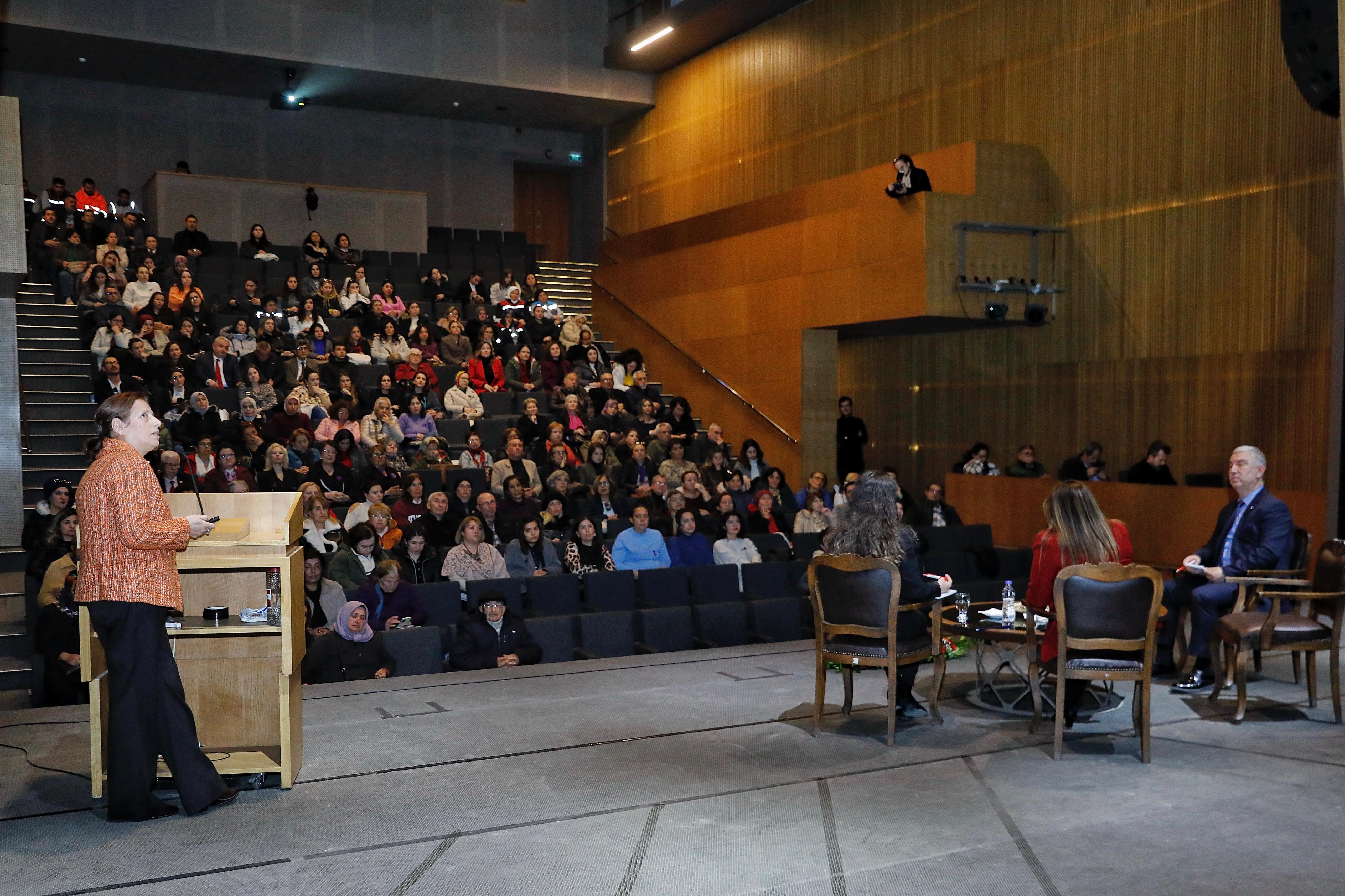 BERGAMA BELEDİYESİ’NDEN 25 KASIM’DA “KADINA ŞİDDETE HAYIR” SÖYLEŞİSİ