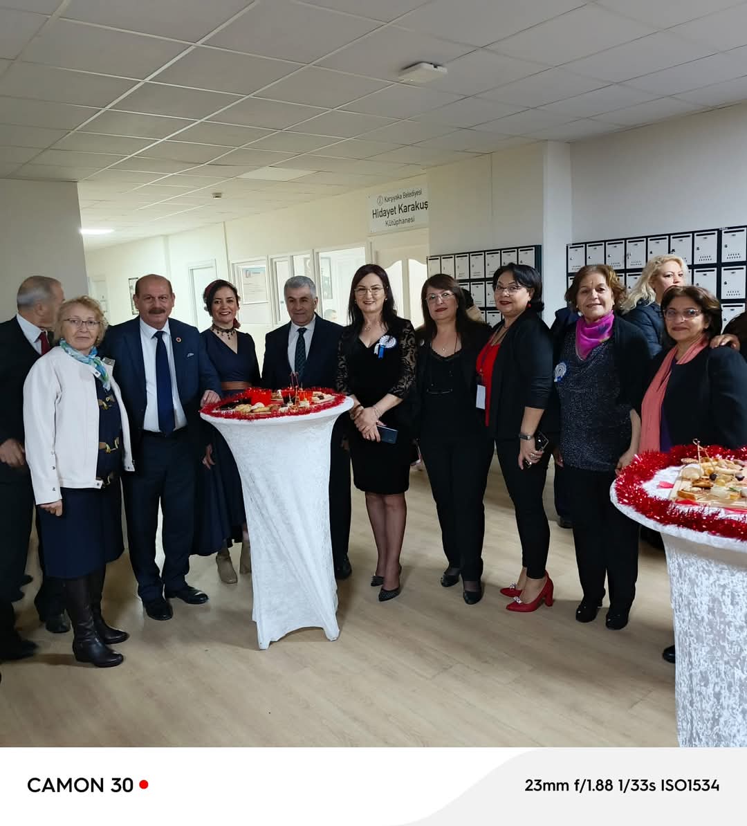 Karşıyaka'da Sanat Dolu Etkinlik: Şule Becer'in Resim Sergisi Açıldı