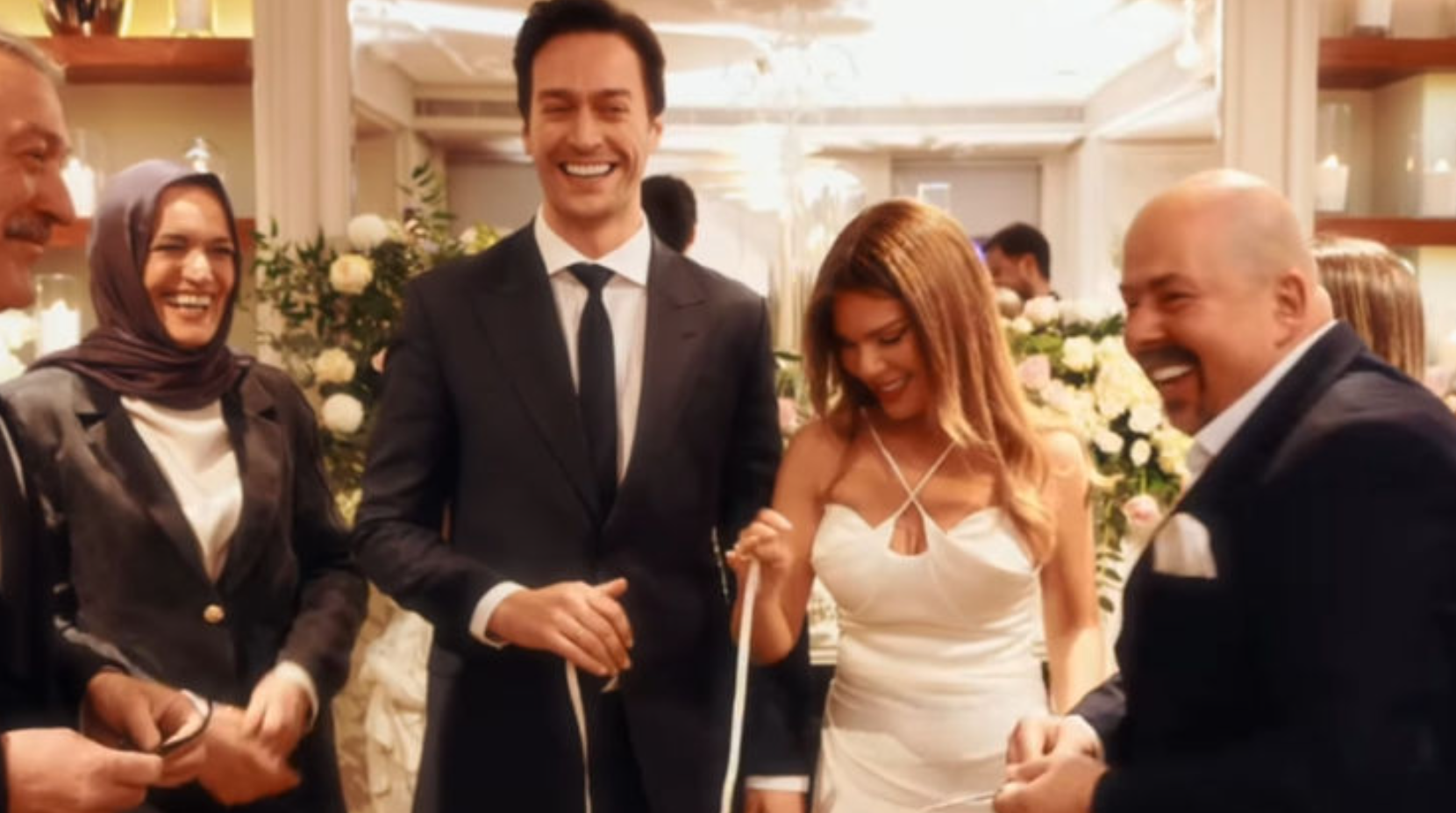 Feyyaz Şerifoğlu ile Merve Dinçkol nişanlandı