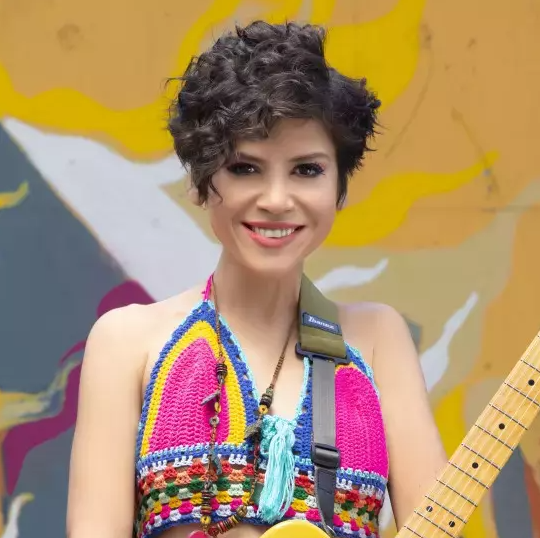 Ünlü şarkıcı Aydilge: Kadınların sevişmekten daha büyük dertleri var