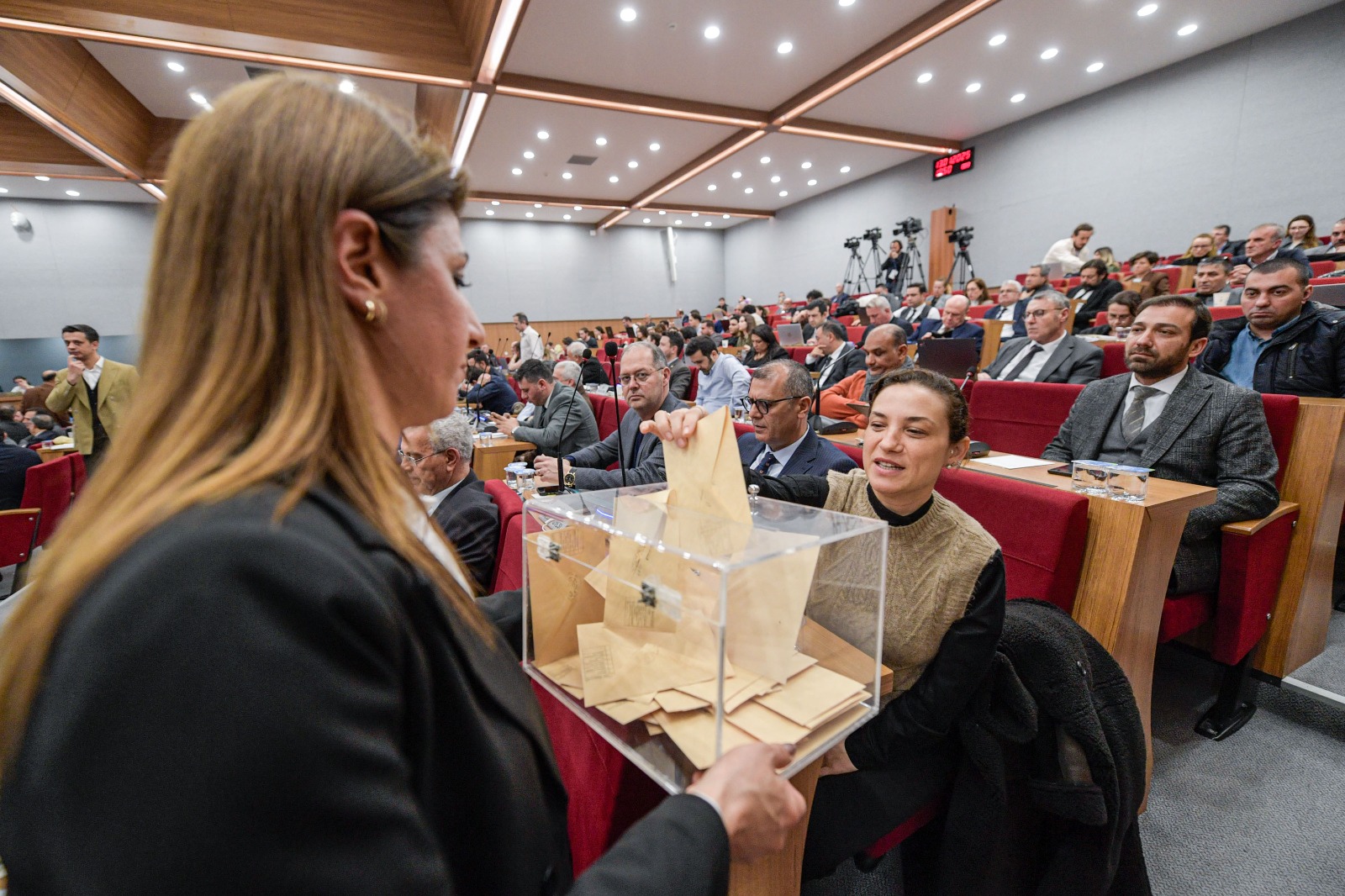 Kentsel dönüşümde hak sahipleri için 12 bin TL’lik kira önergesi