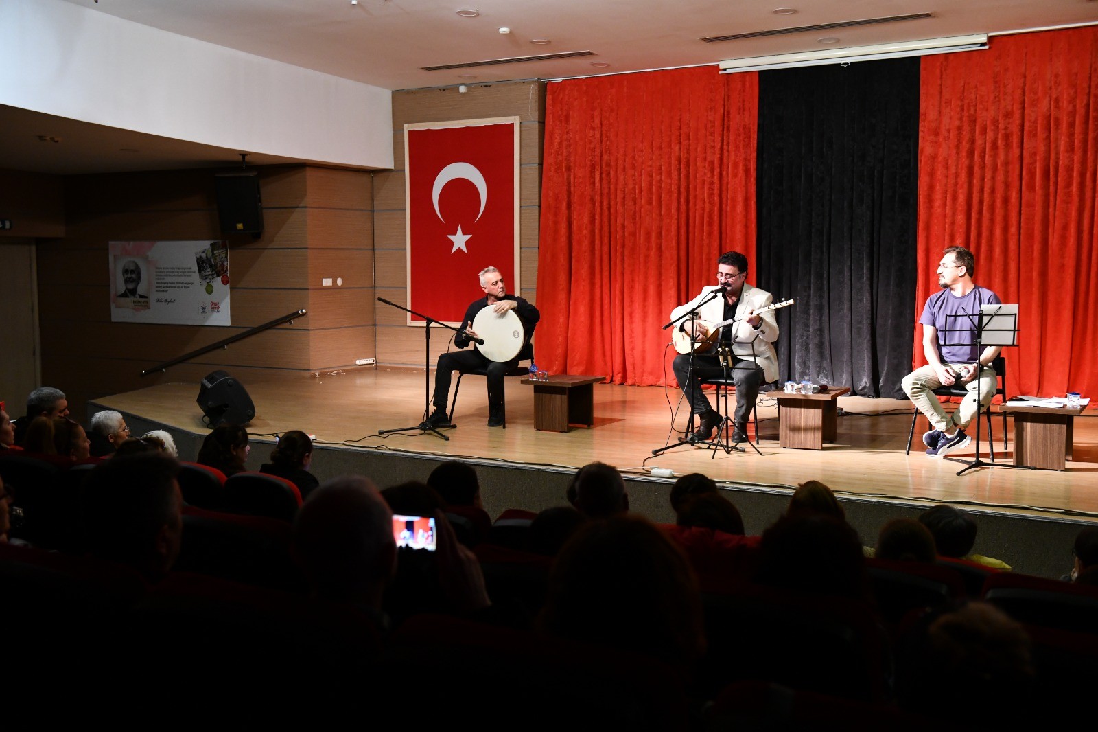 Çiğli’de Şiir ve Türkü Rüzgarı Esti: Sanat ve Edebiyat Buluşması